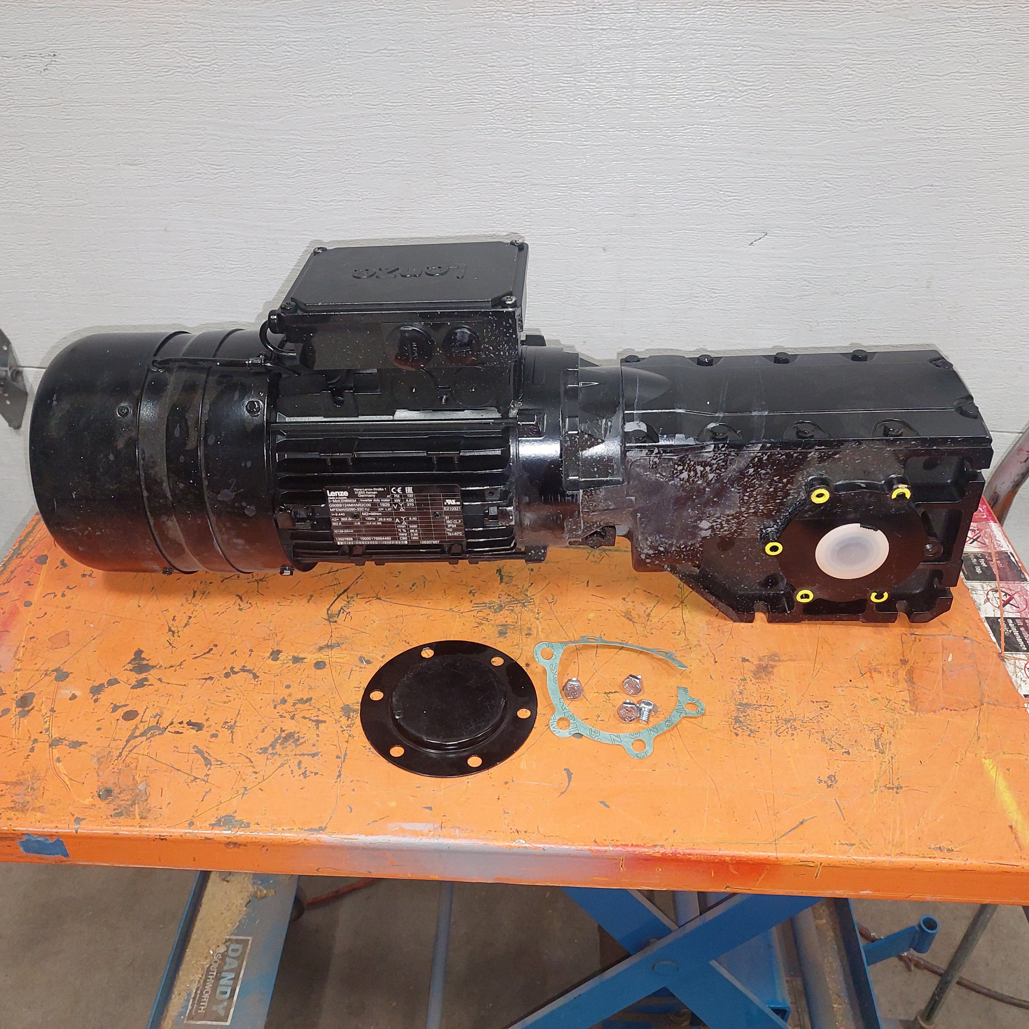 Lenze G50BB124 Gearbox & Inverter Duty Motor EN60034 4kW 120Hz 3-Mot New