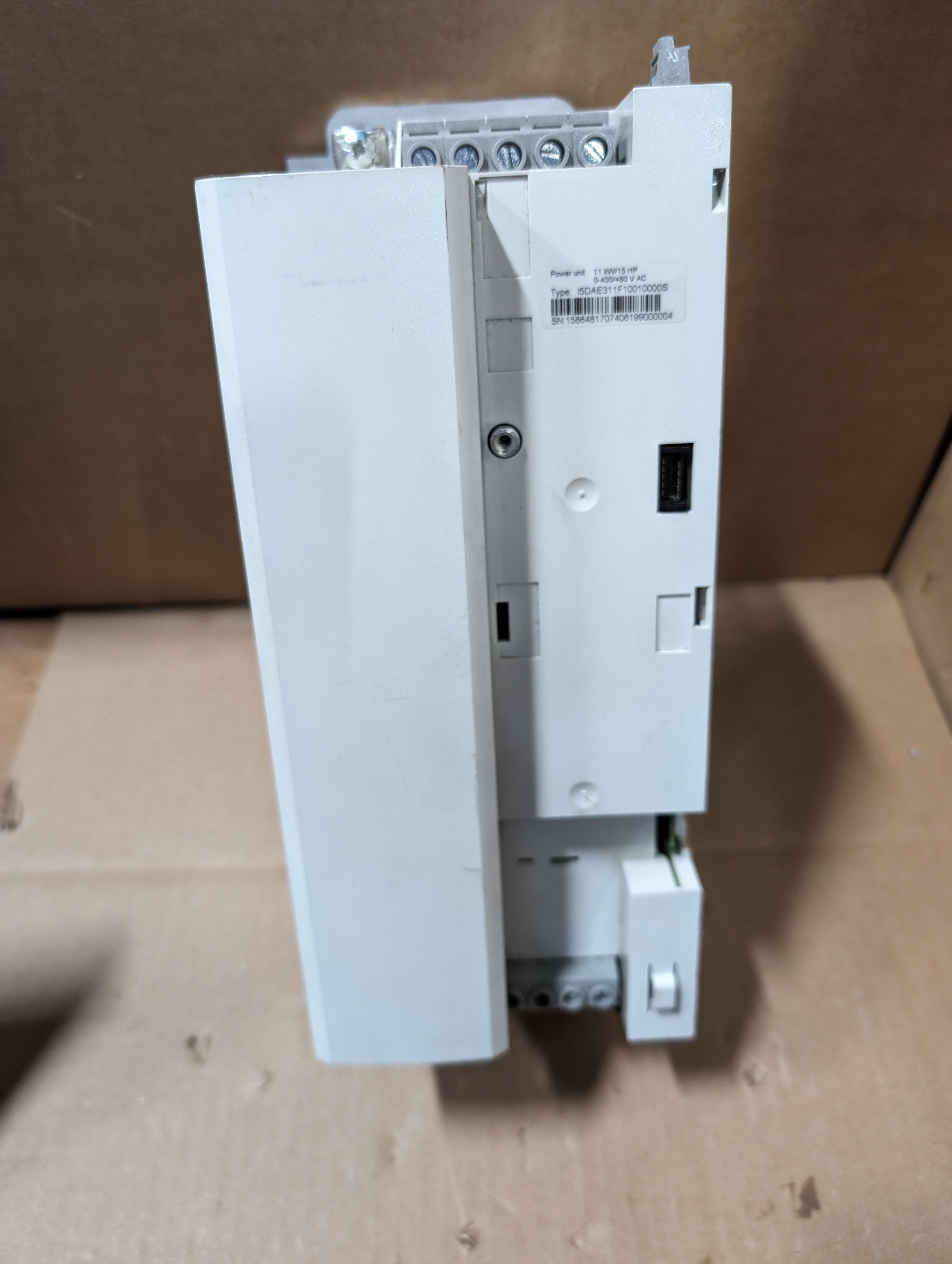 Lenze i550 I5DAE311F10010000S 11 kW/15HP 3PH 480V Power Supply New