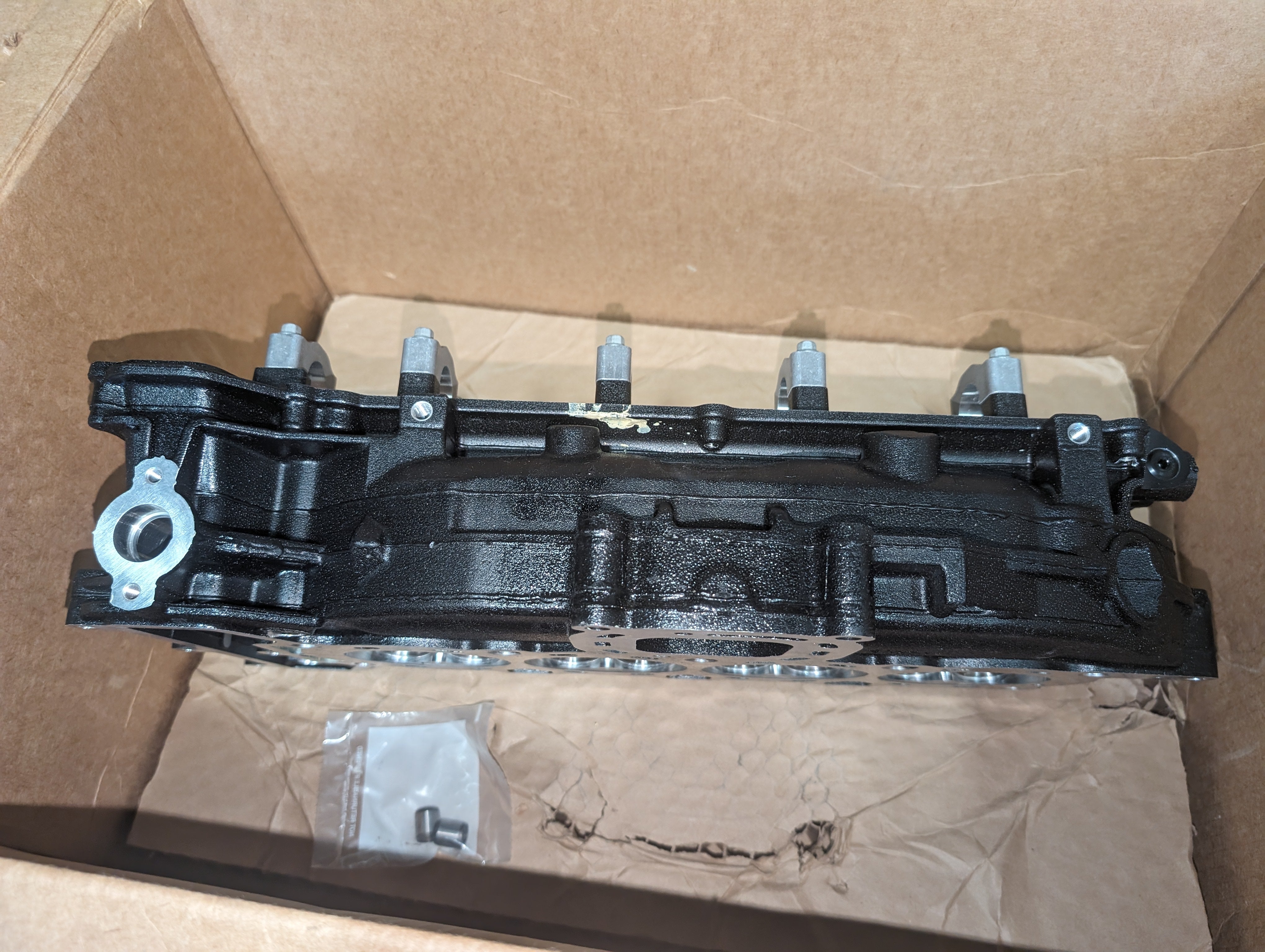 Mercury Mercruiser 900-8M0110154 Cylinder Head 8M0110154 New