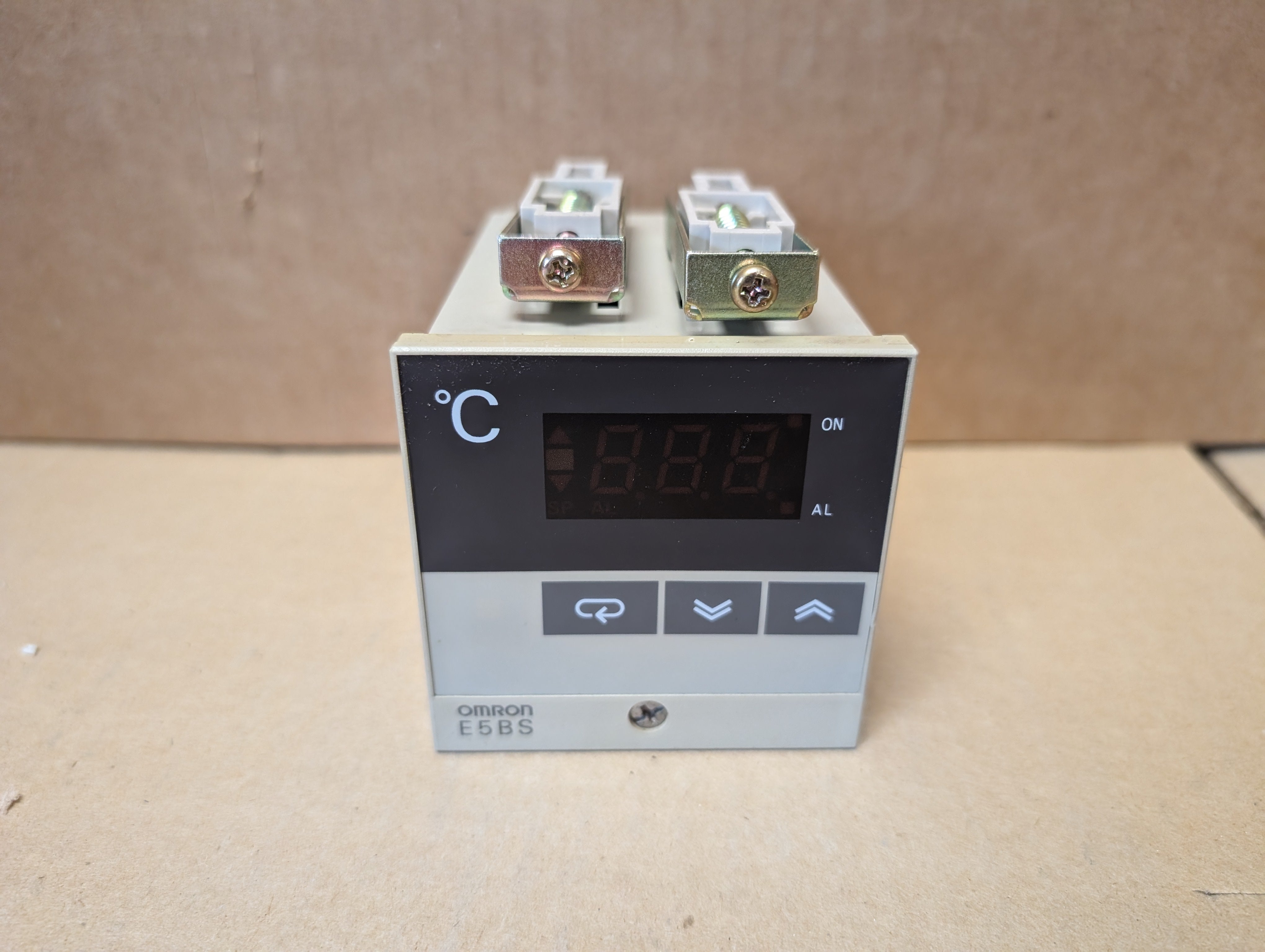 Omron E5BS-R1P Temperature Controller Used