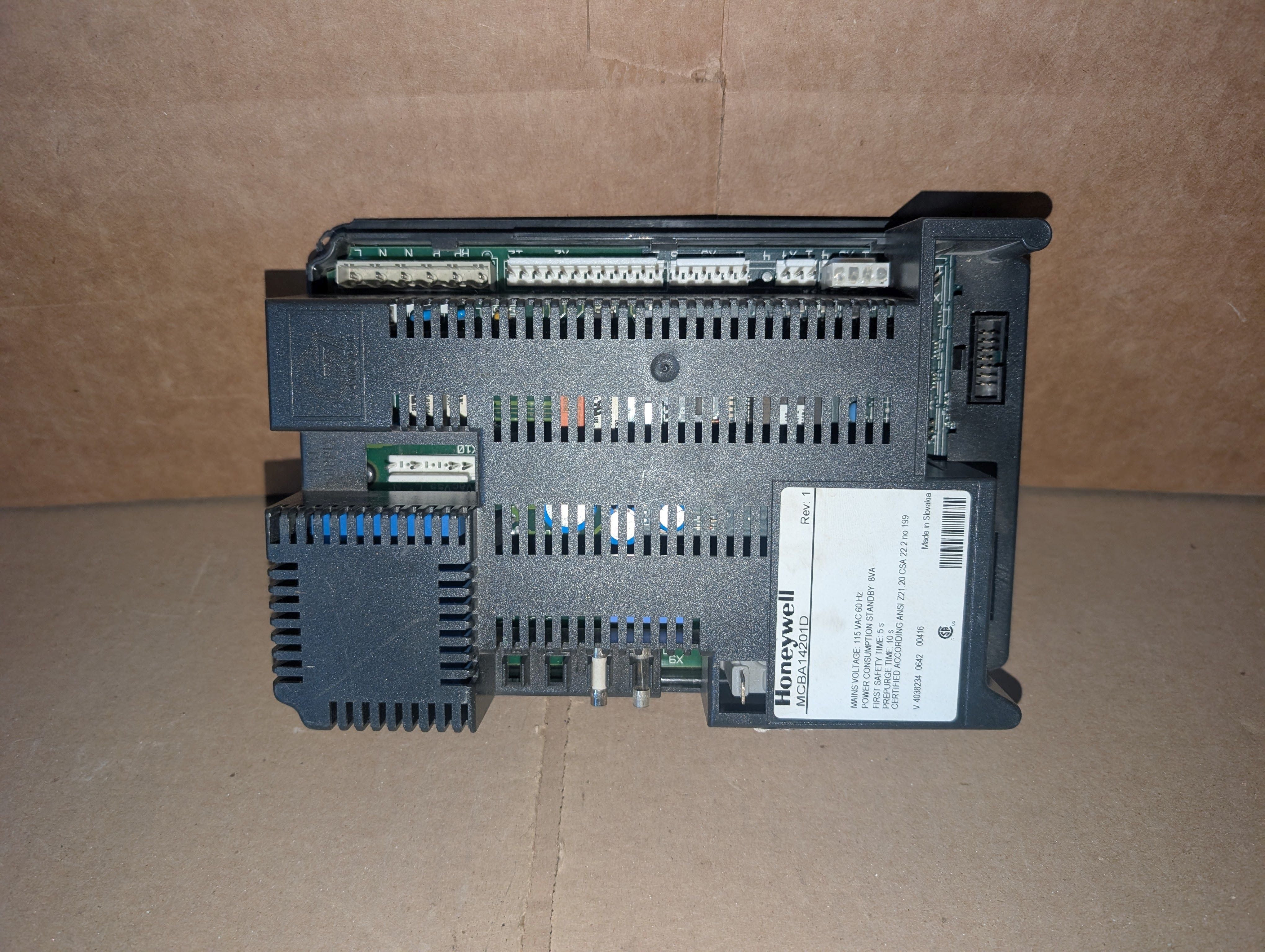 Honeywell Weil-McLain Ultra Control Boiler Control 383-500-190, MCBA14201D Used