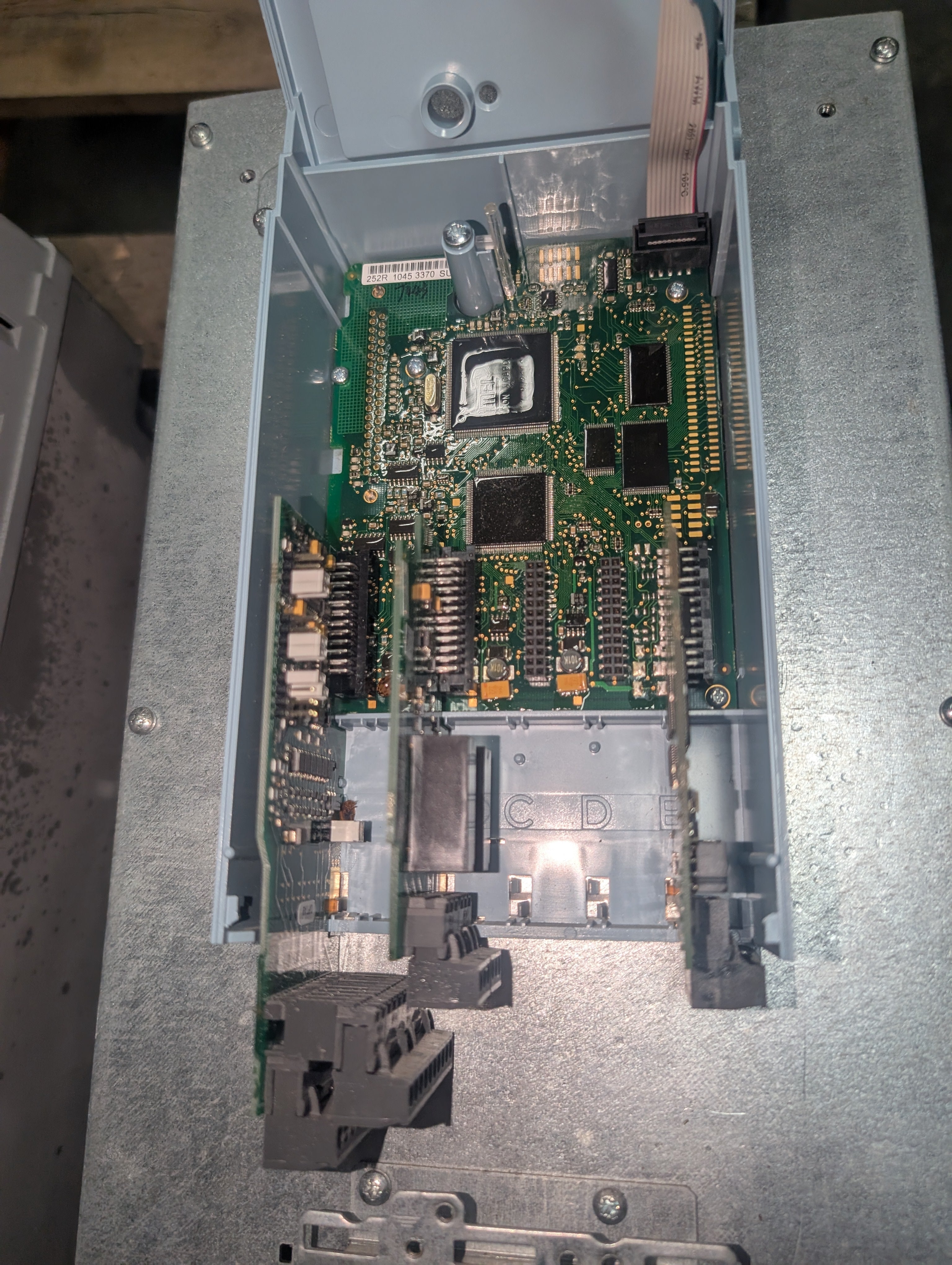 Johnson Controls SVX025A1-2A1N1 25 HP Type 1 N2 VFD 1PH 220-240V 88A Used