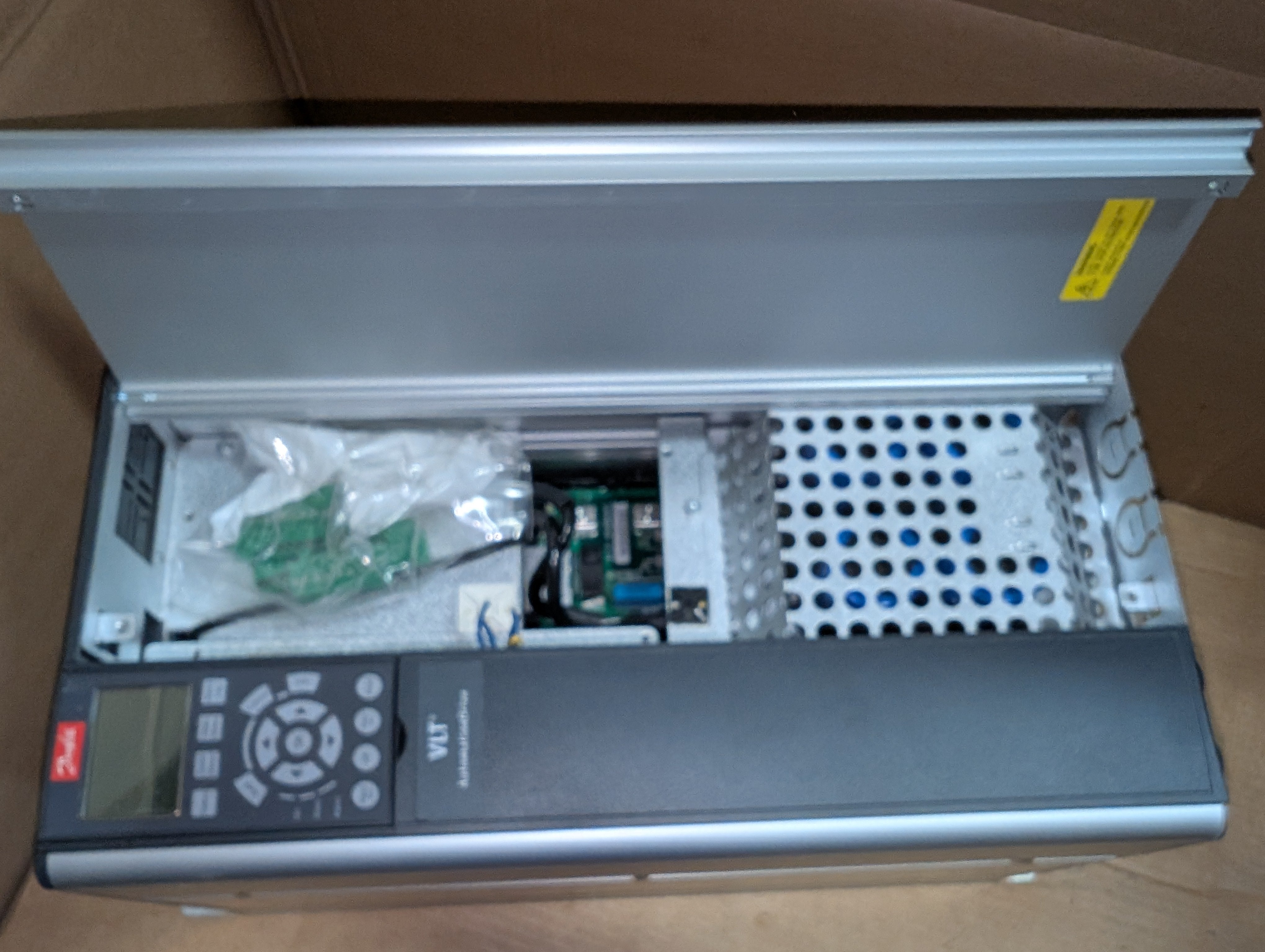 Danfoss VLT FC-302 30HP HVAC Drive 460V 131H4802 40A Used