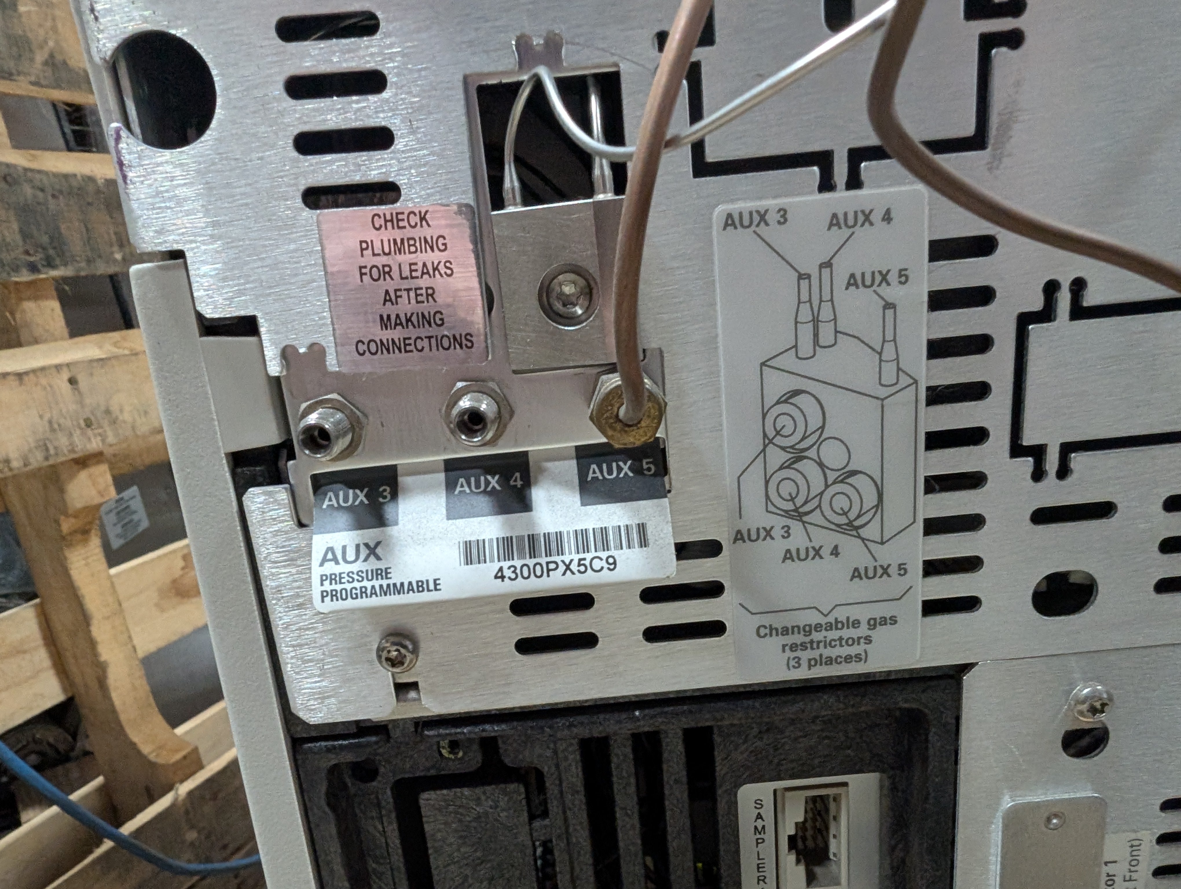 HP Agilent 6890N G1530N Gas Chromatograph FID 4300224J2 AUX 4300PXC9 "AS IS"