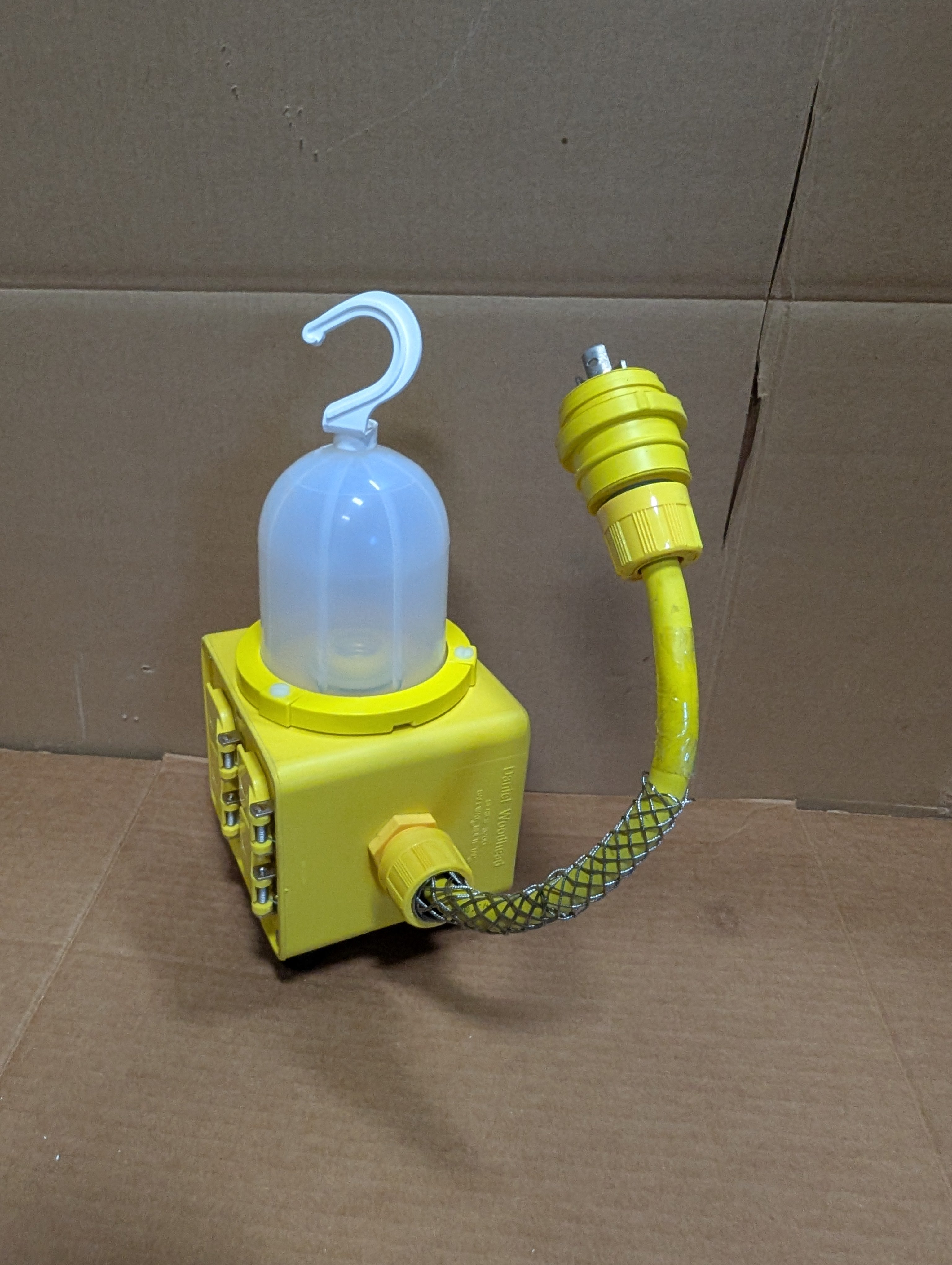 Woodhead Molex 1301350200 3290-2E143 125V Multi Outlet Box (8) L5-15 Outlets New