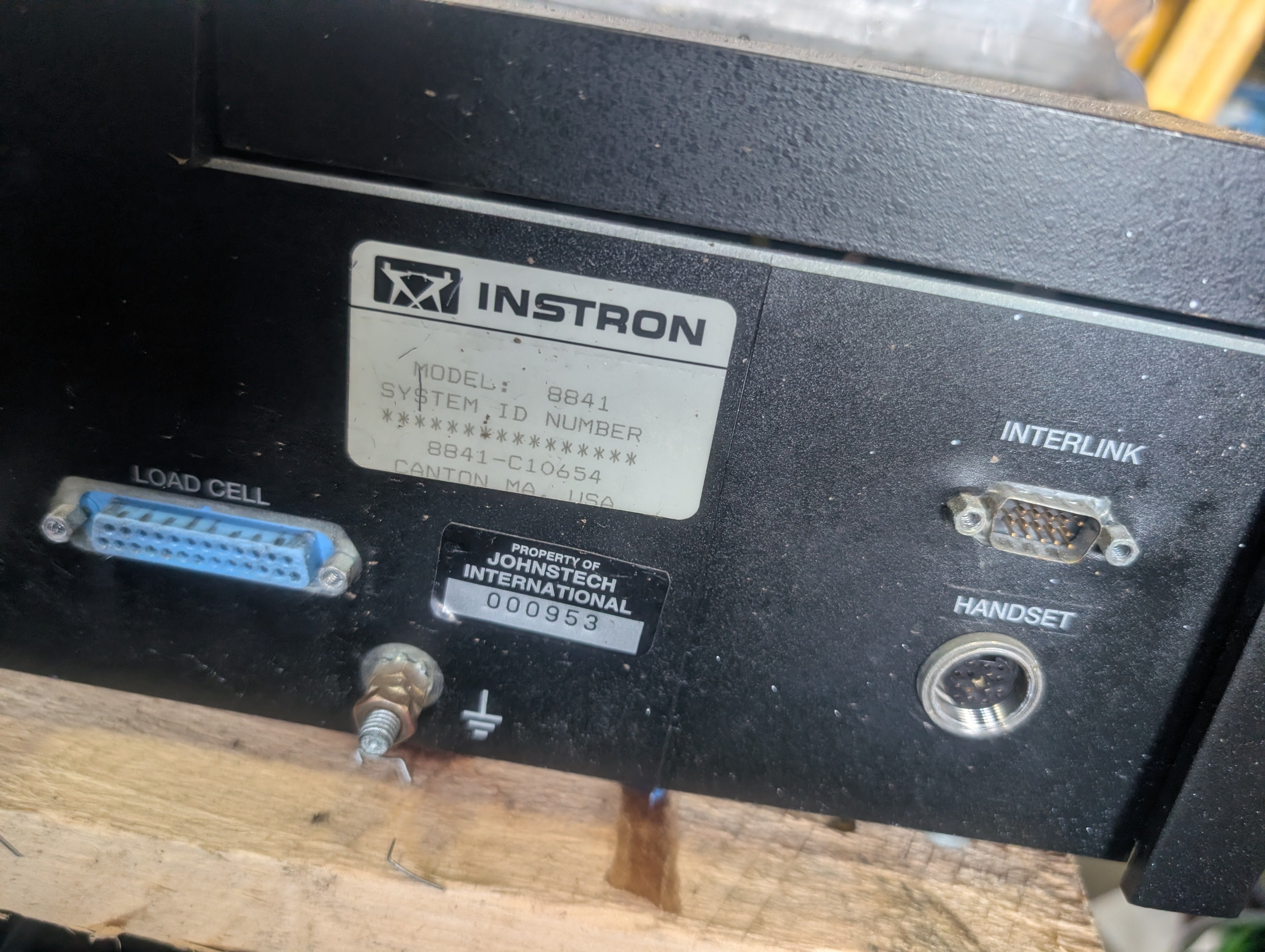 Instron 8841 DynaMight Hydraulic Dynamic Test System 8800D Controller AS IS