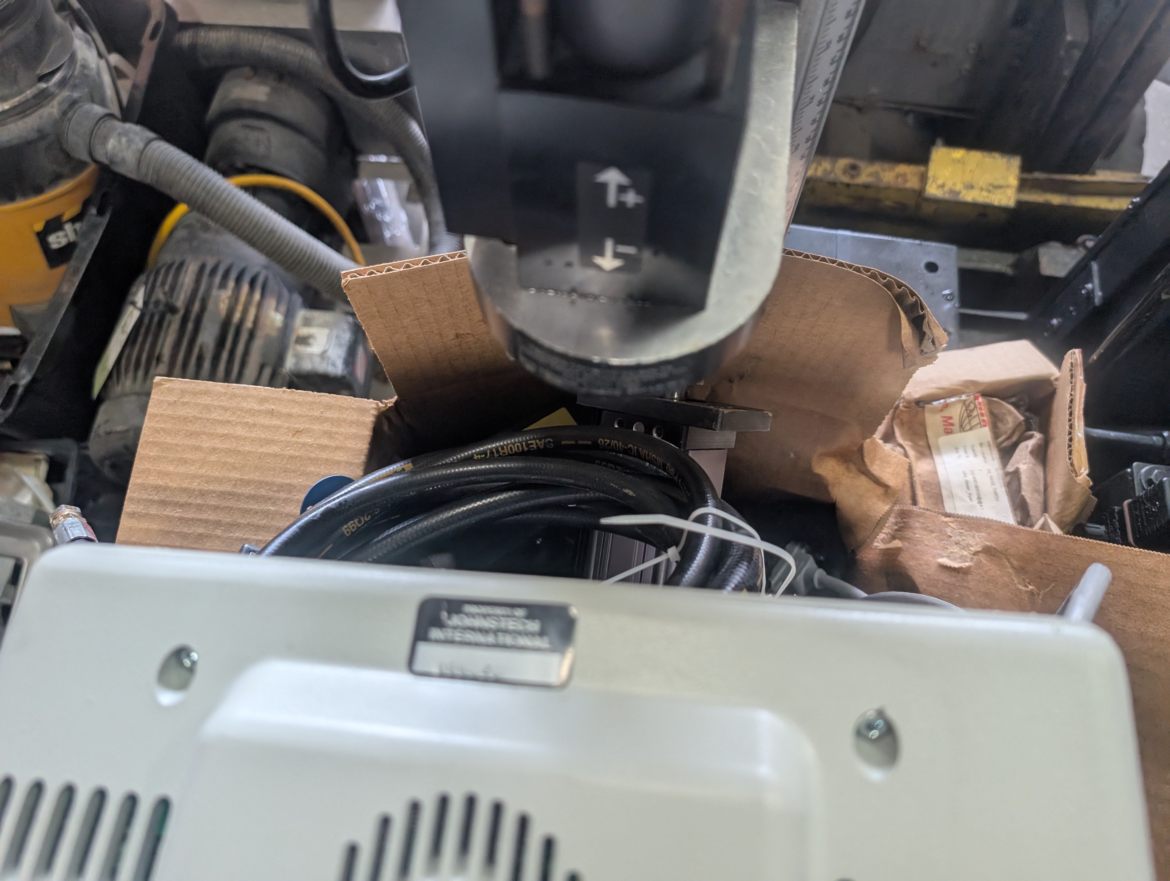 Instron 8841 DynaMight Hydraulic Dynamic Test System 8800D Controller AS IS