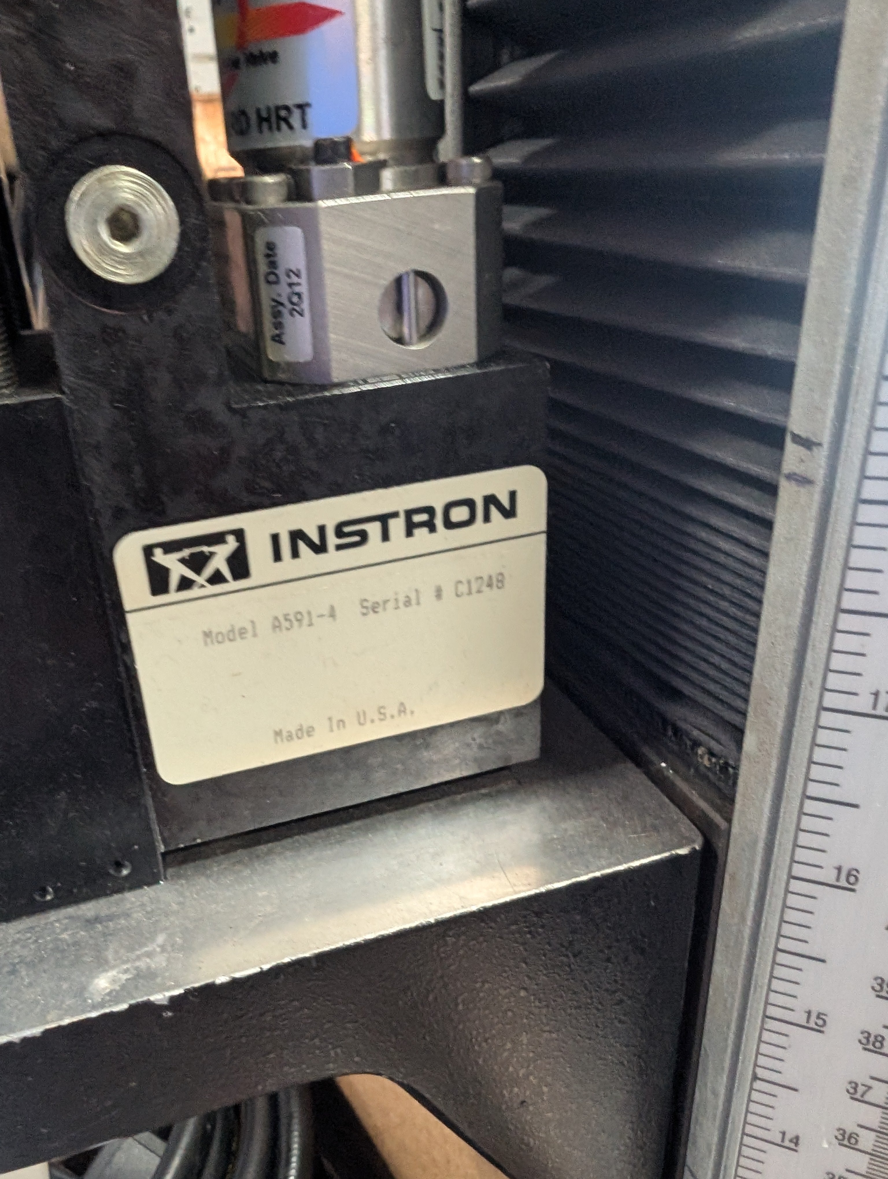Instron 8841 DynaMight Hydraulic Dynamic Test System 8800D Controller AS IS