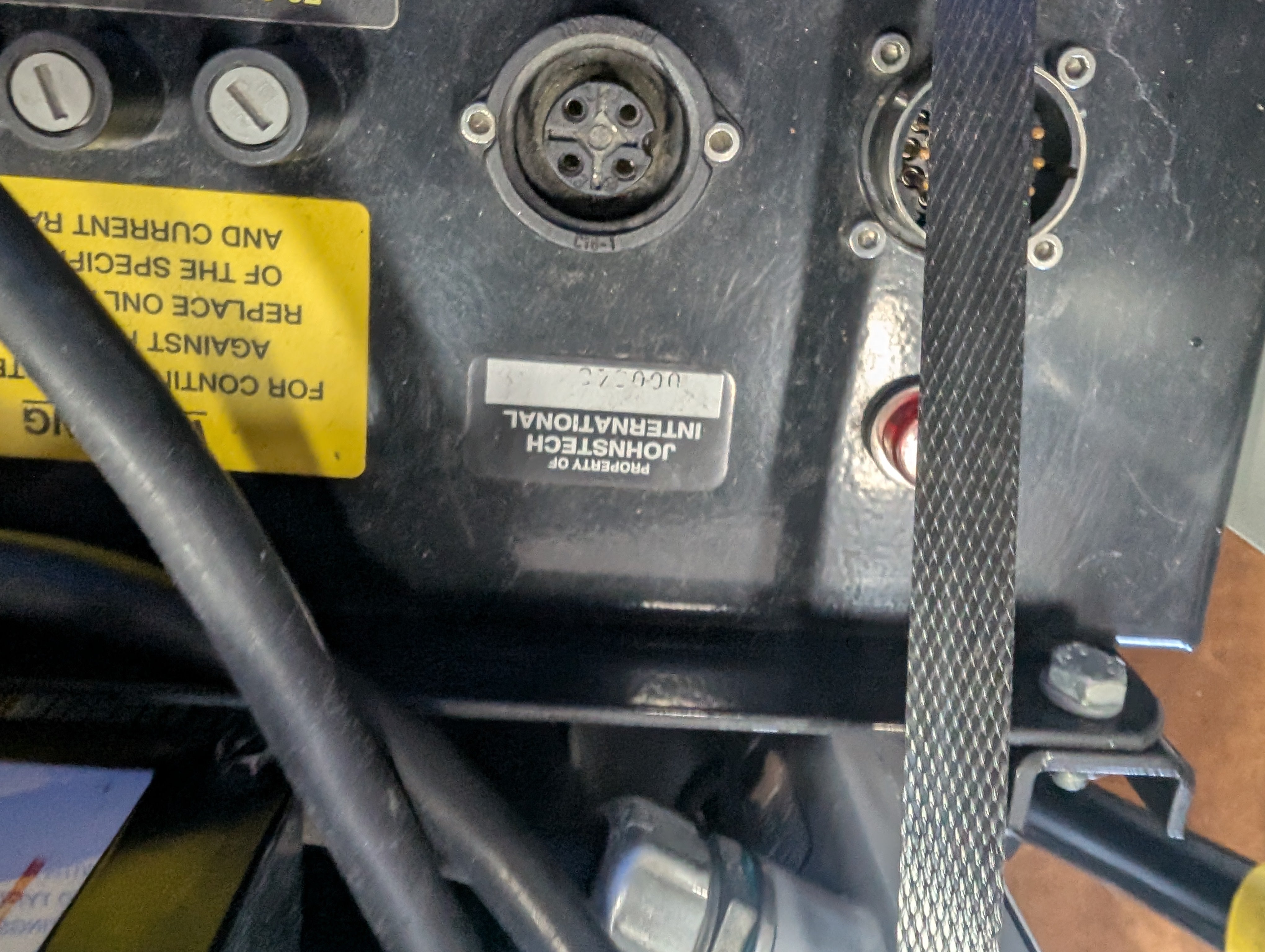 Instron 8841 DynaMight Hydraulic Dynamic Test System 8800D Controller AS IS