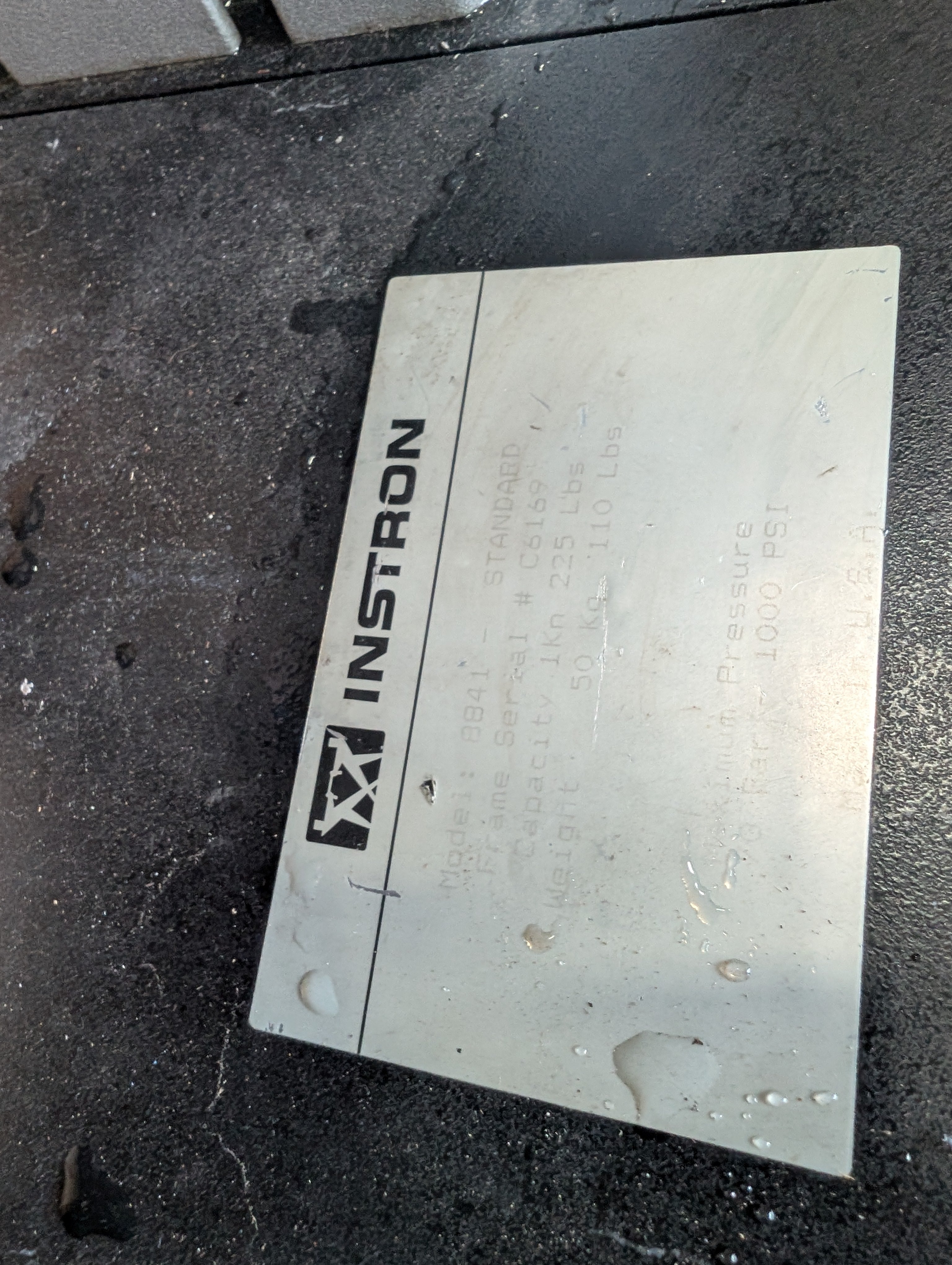 Instron 8841 DynaMight Hydraulic Dynamic Test System 8800D Controller AS IS