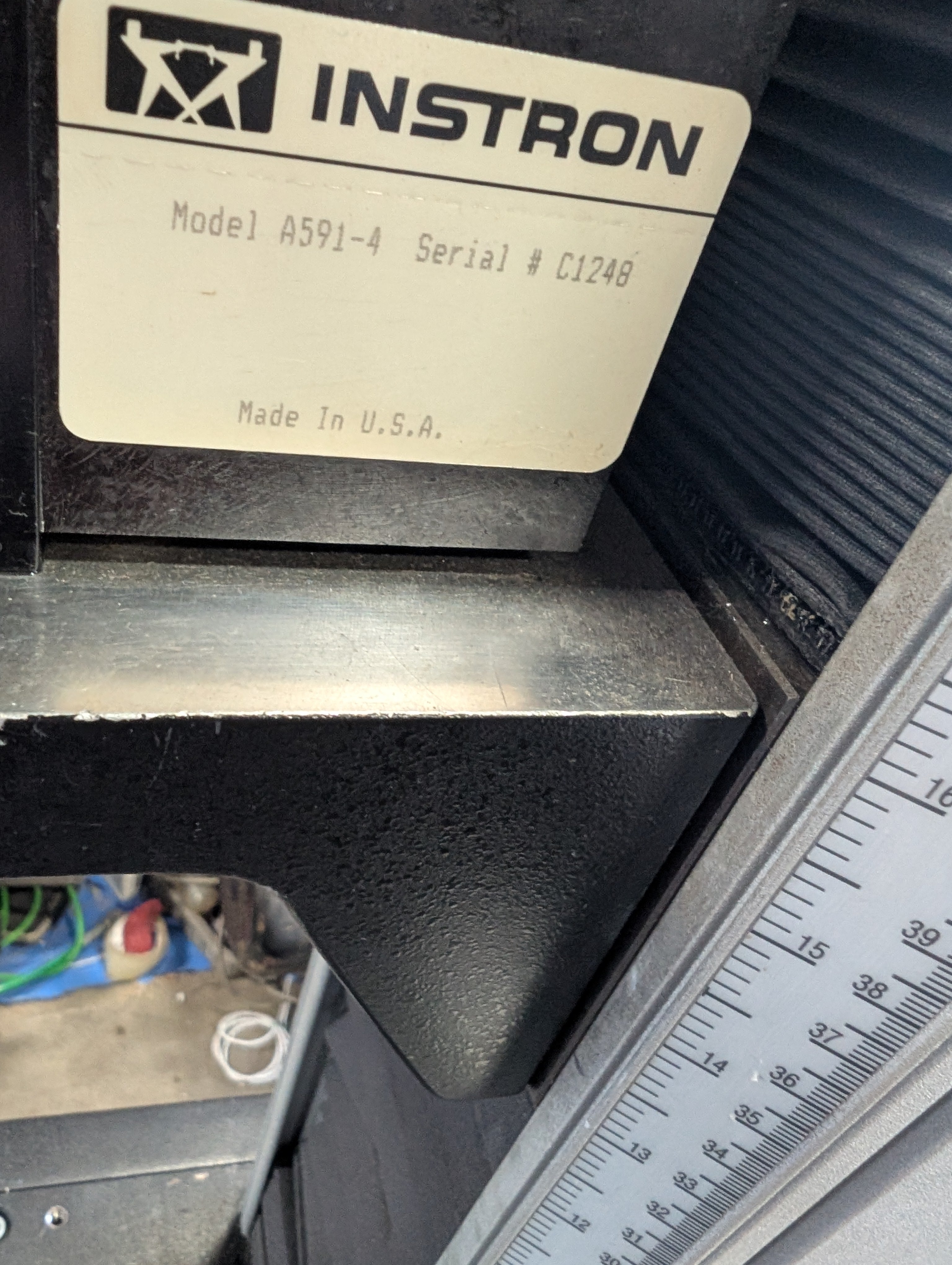 Instron 8841 DynaMight Hydraulic Dynamic Test System 8800D Controller AS IS