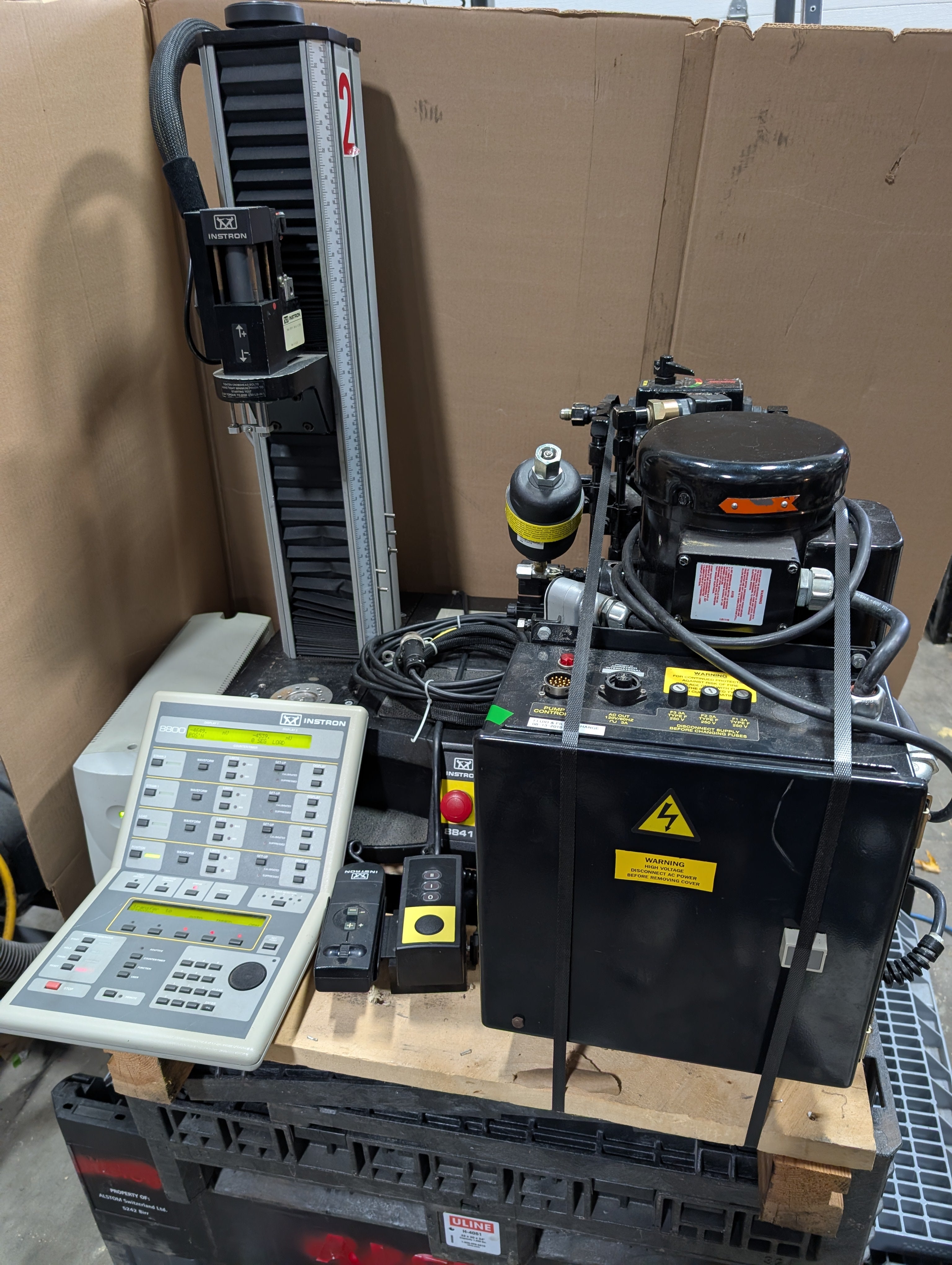 Instron 8841 DynaMight Hydraulic Dynamic Test System 8800D Controller AS IS