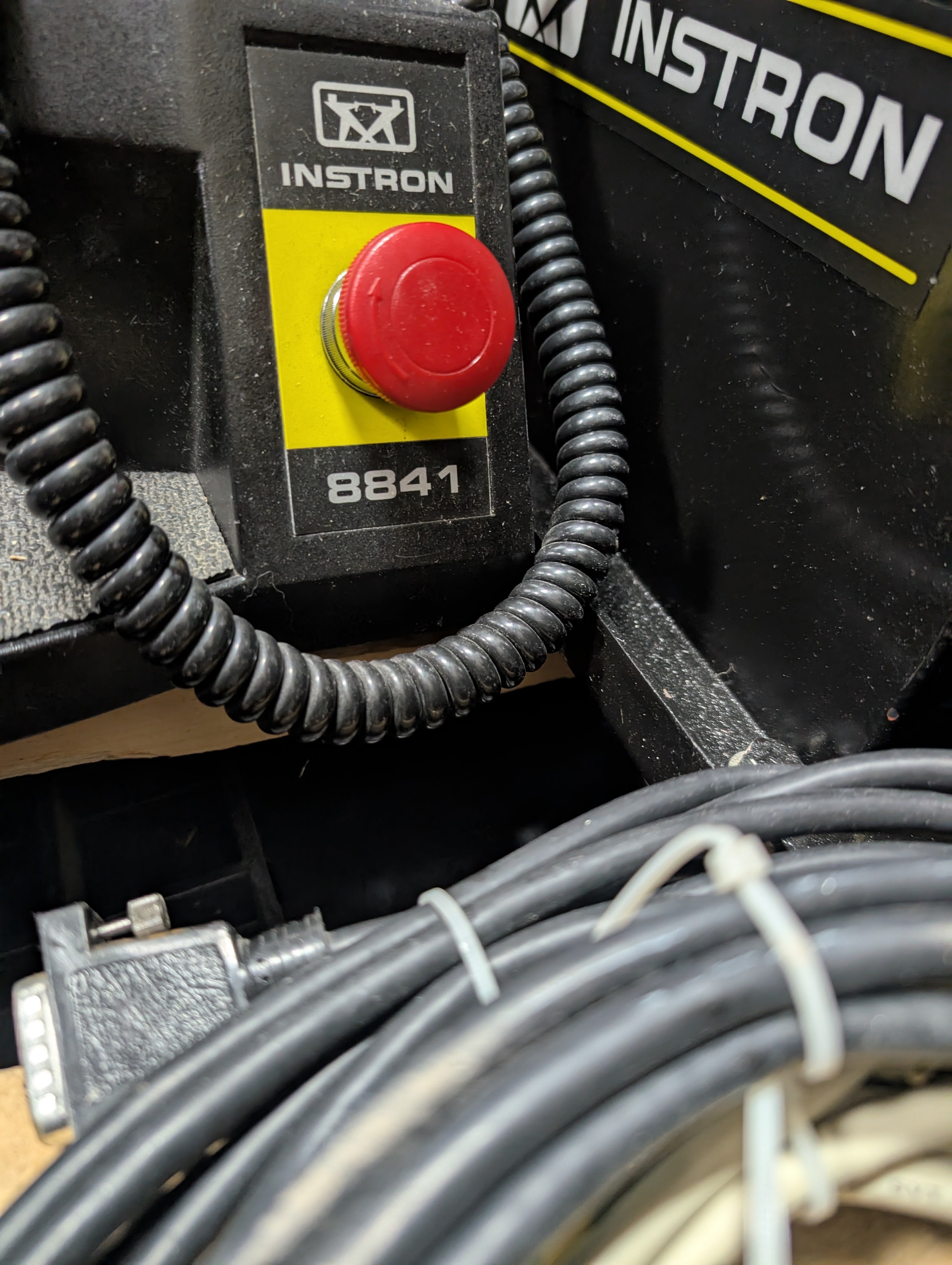 Instron 8841 DynaMight Hydraulic Dynamic Test System 8800D Controller AS IS