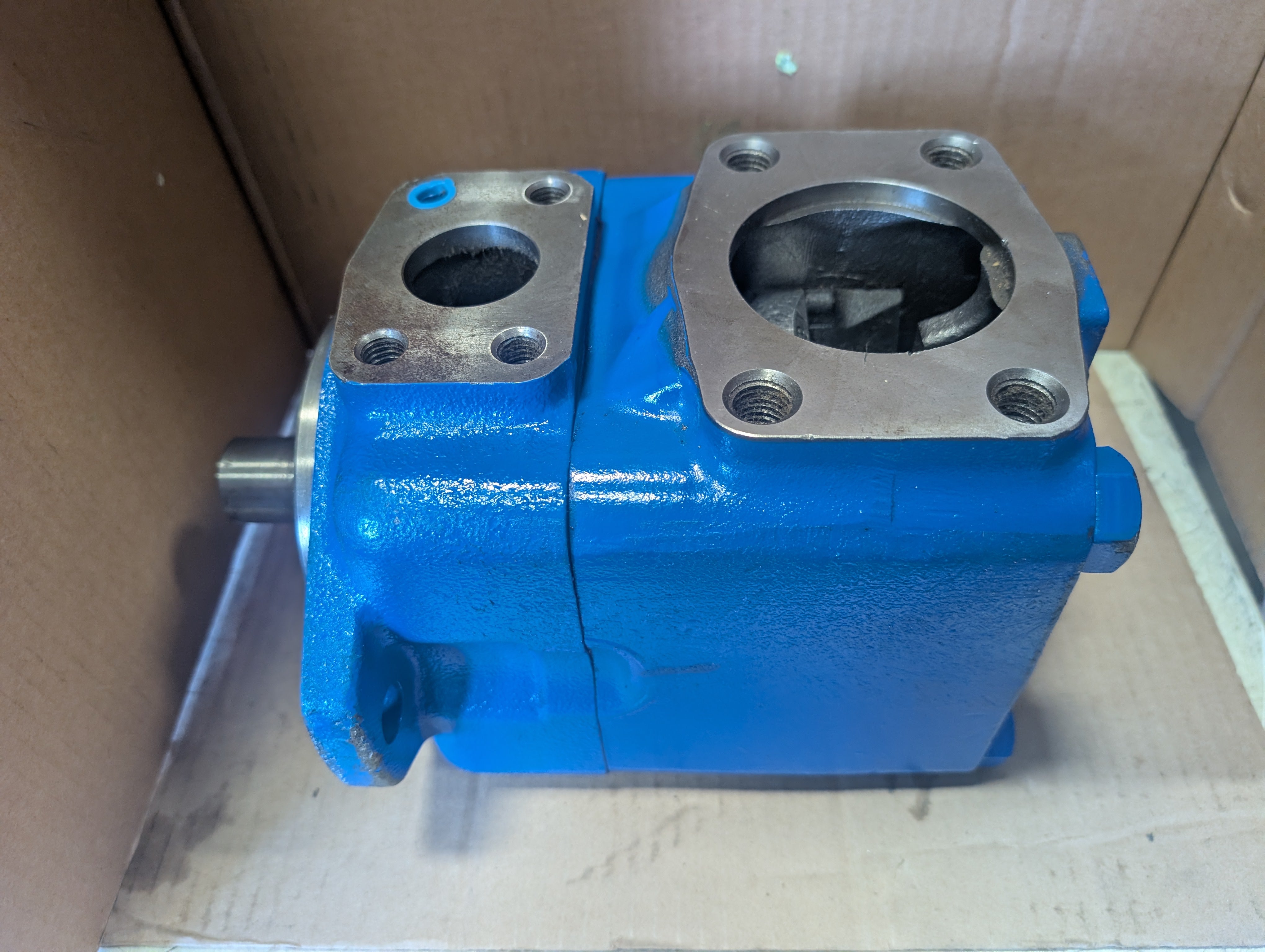 2025 Eaton Vickers 45V42A 1C22R Hydraulic Pump 45V42A1C22R New