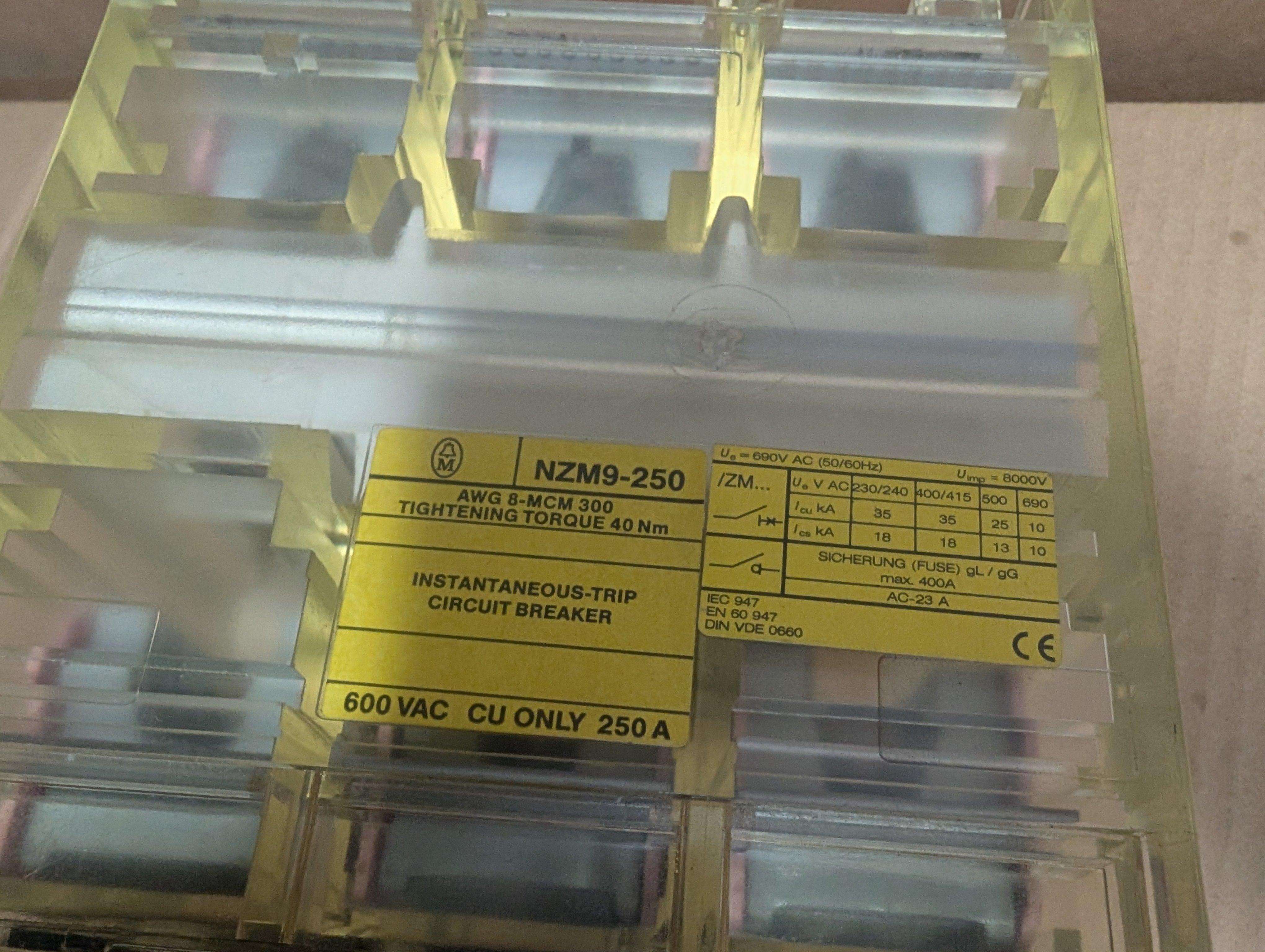 Moeller NZM9-250 Circuit Breaker 250A & ZM9-200-2400-OBI-CNA Instantaneous Trip
