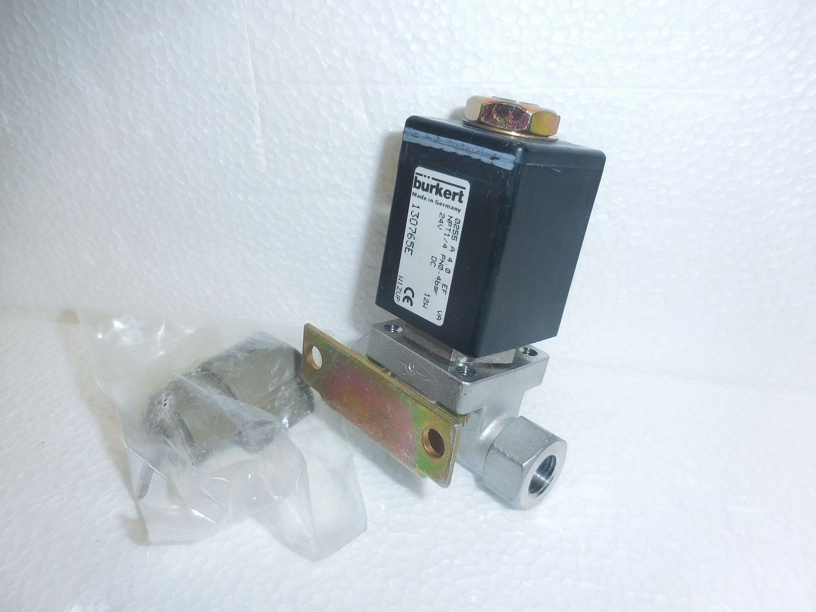 SS Burkert Solenoid Valve 0255 A 4.0 EF VA 1/4" NPT 24 VDC 0-4 bar 130765E New