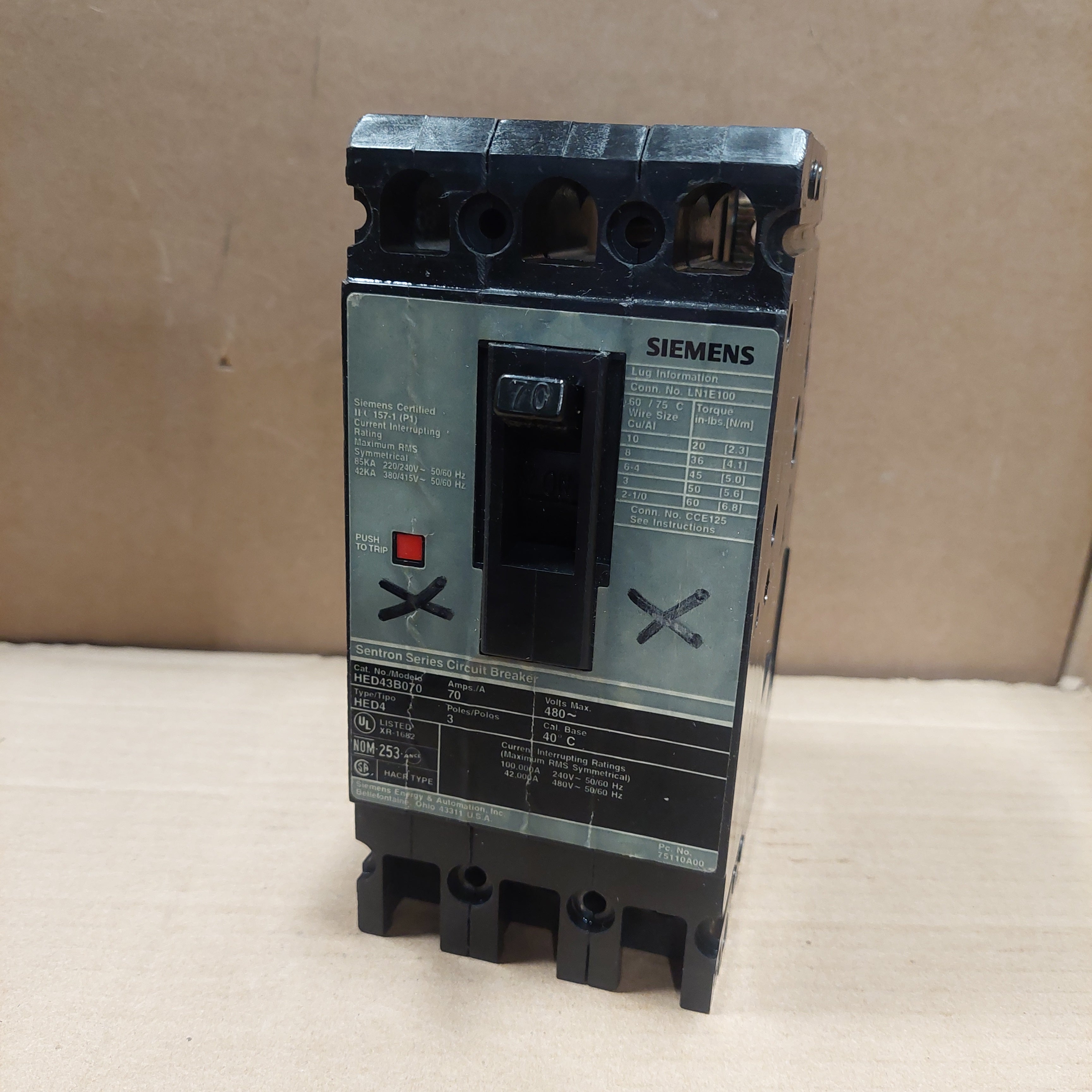 Siemens HED43B070 70A Circuit Breaker 3 Pole 480V (CRACKED CASE)(AS IS)