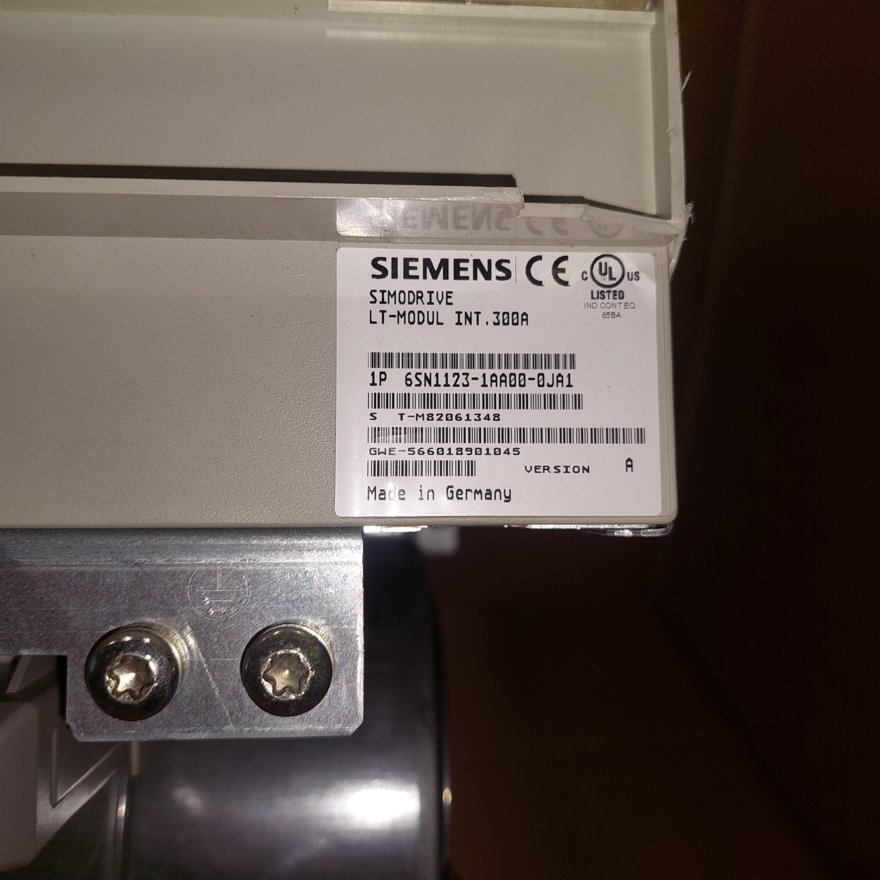 Siemens 6SN1123-1AA00-0JA1 300A Simodrive LT-Modul Used "No Bus Cover"