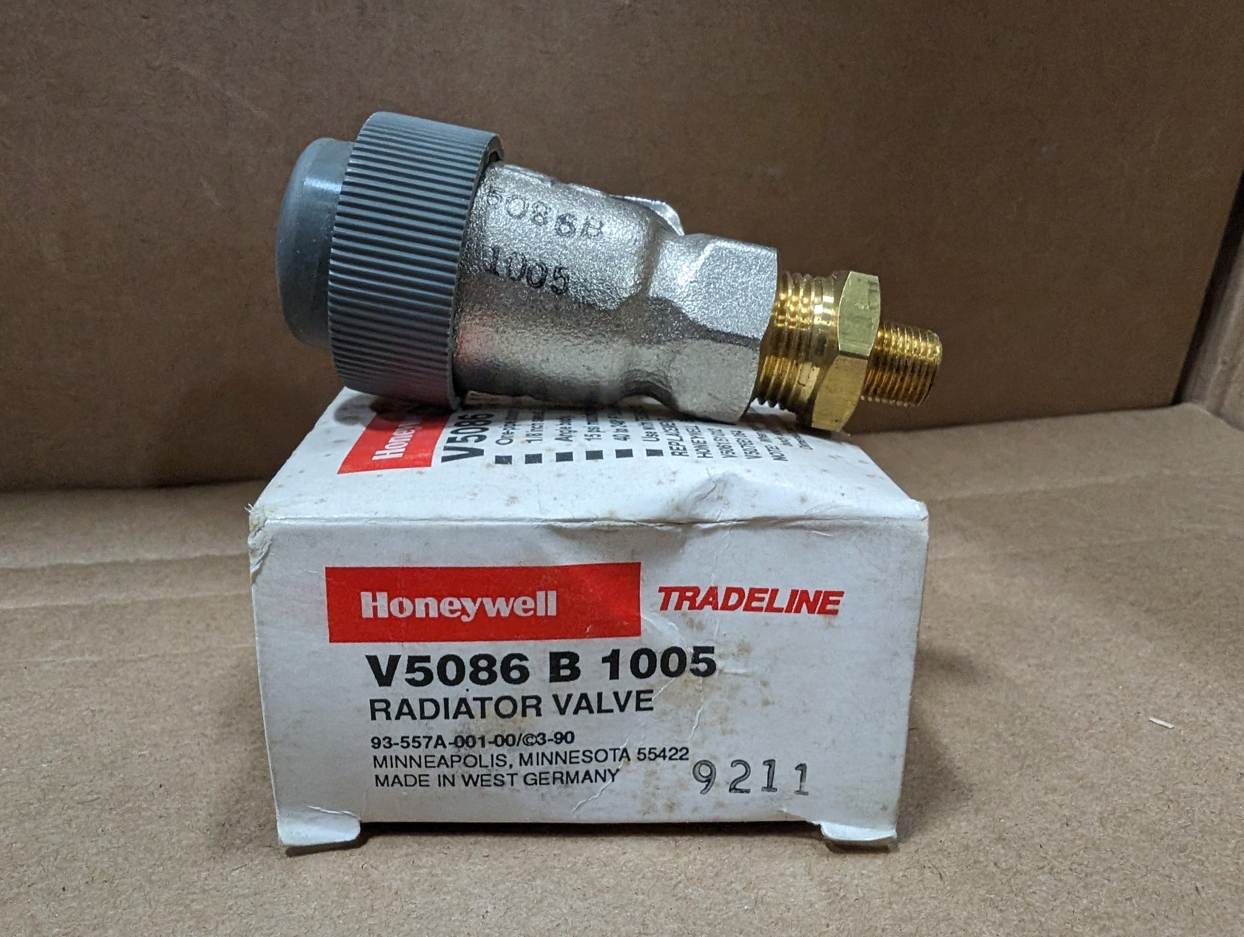 Honeywell V5086B1005 Radiator Valve V5086 B 1005 NOS