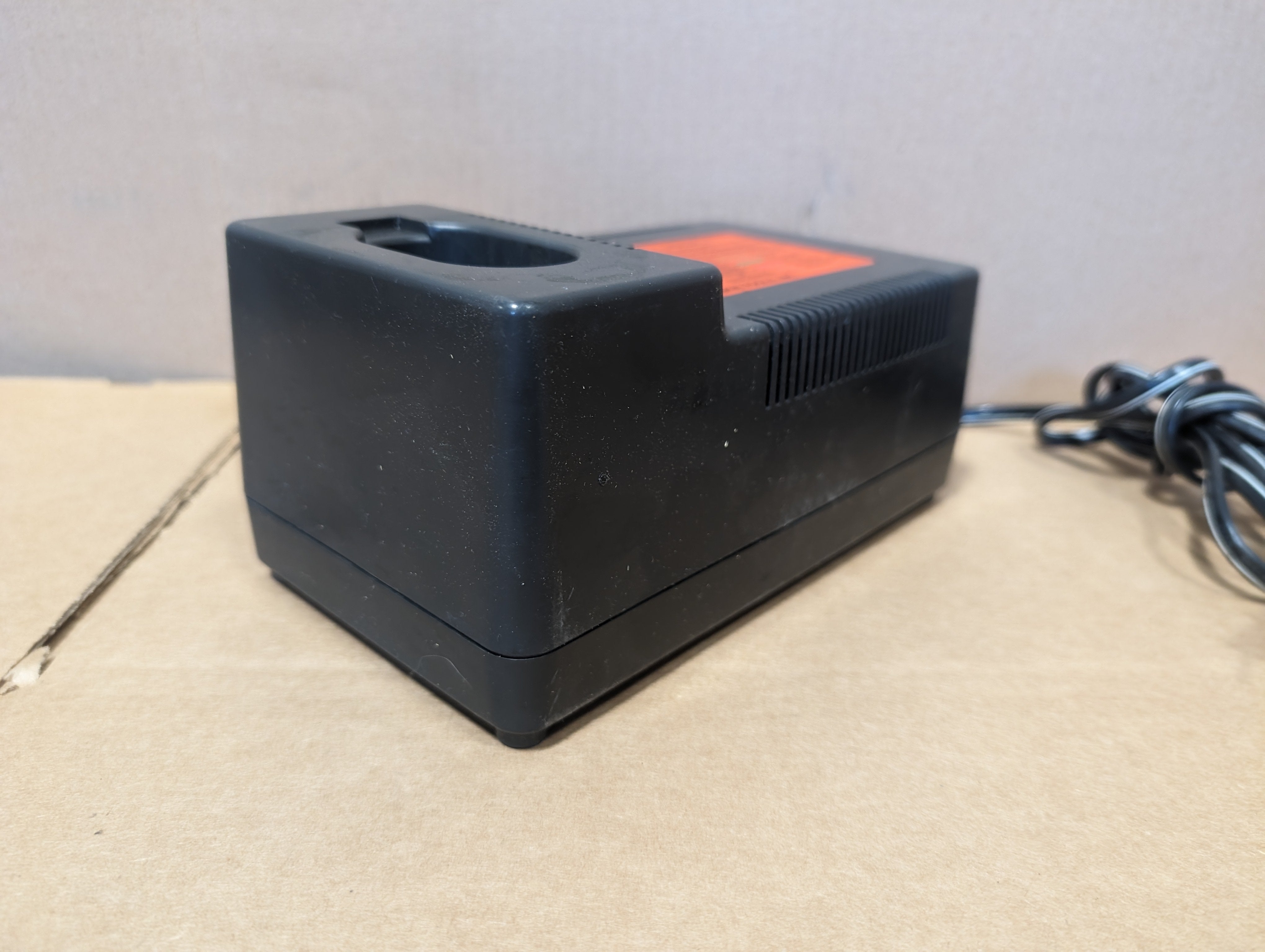 Huskie Tools CH-25R Battery Charger Used