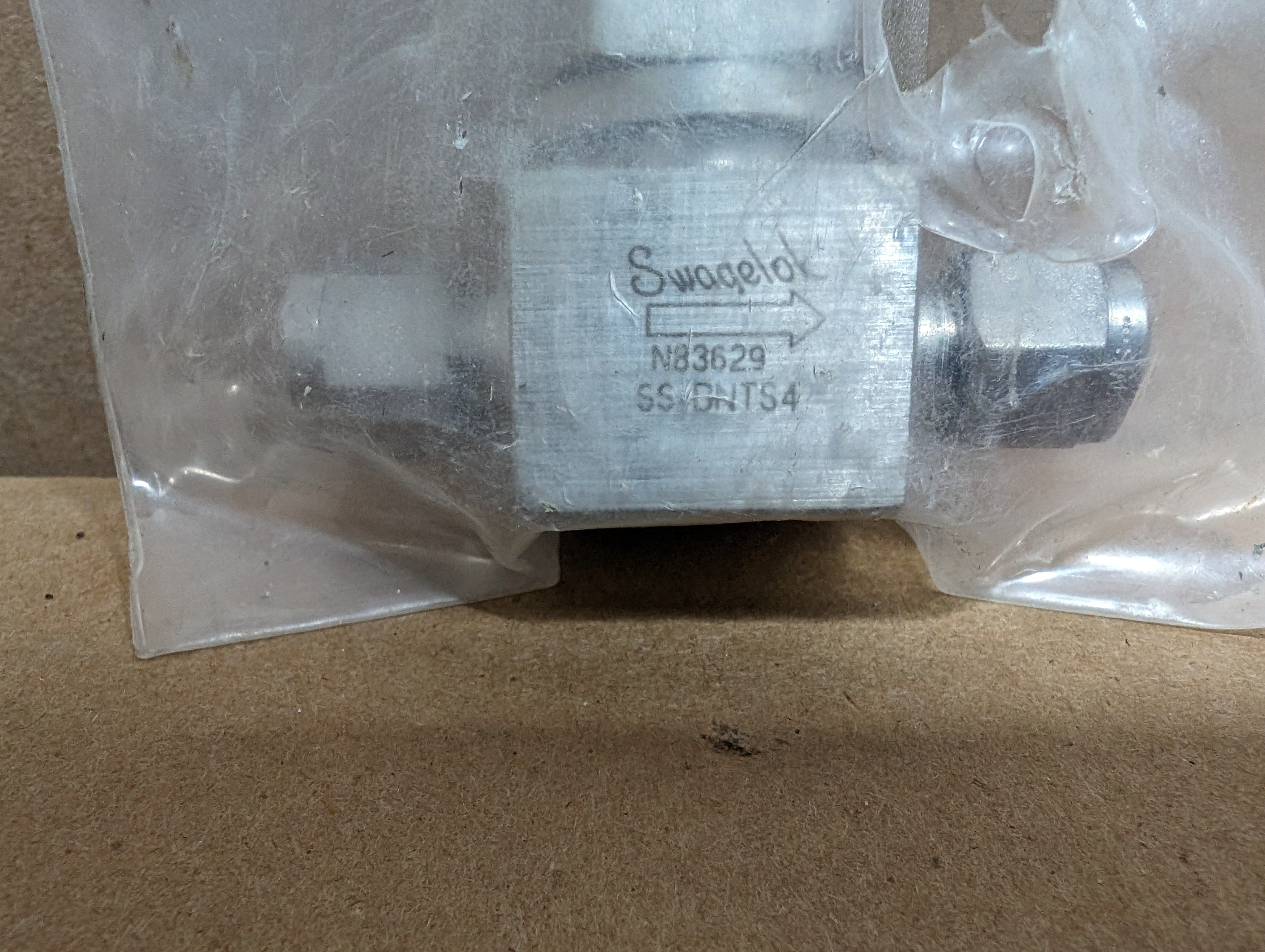 Swagelok SS-BNTS4 316L High-Purity Bellows-Sealed Valve, 1/4" New