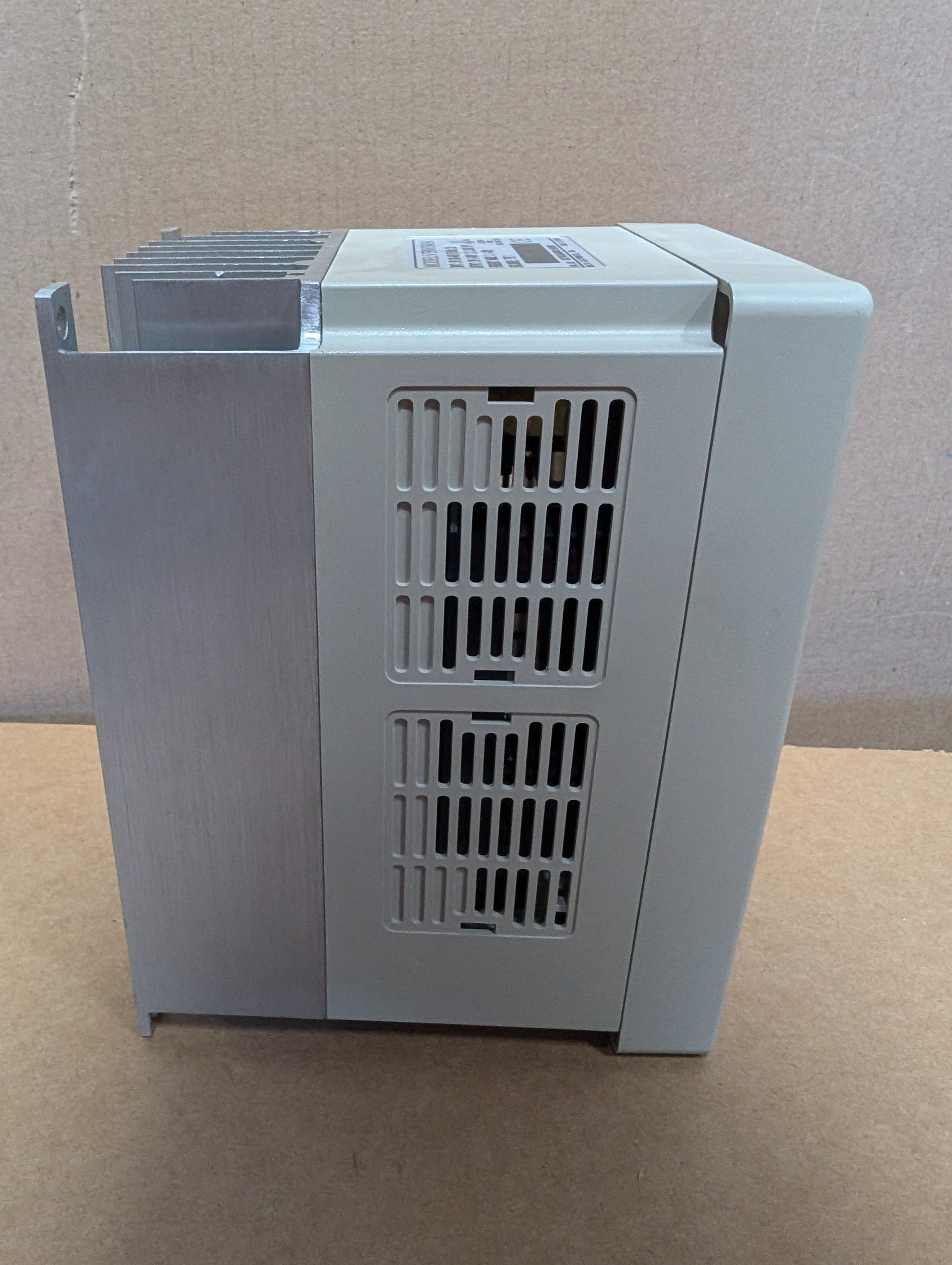 Delta VFD007B43A 460V 3.2A 3 PH 1HP VFD Drive Used