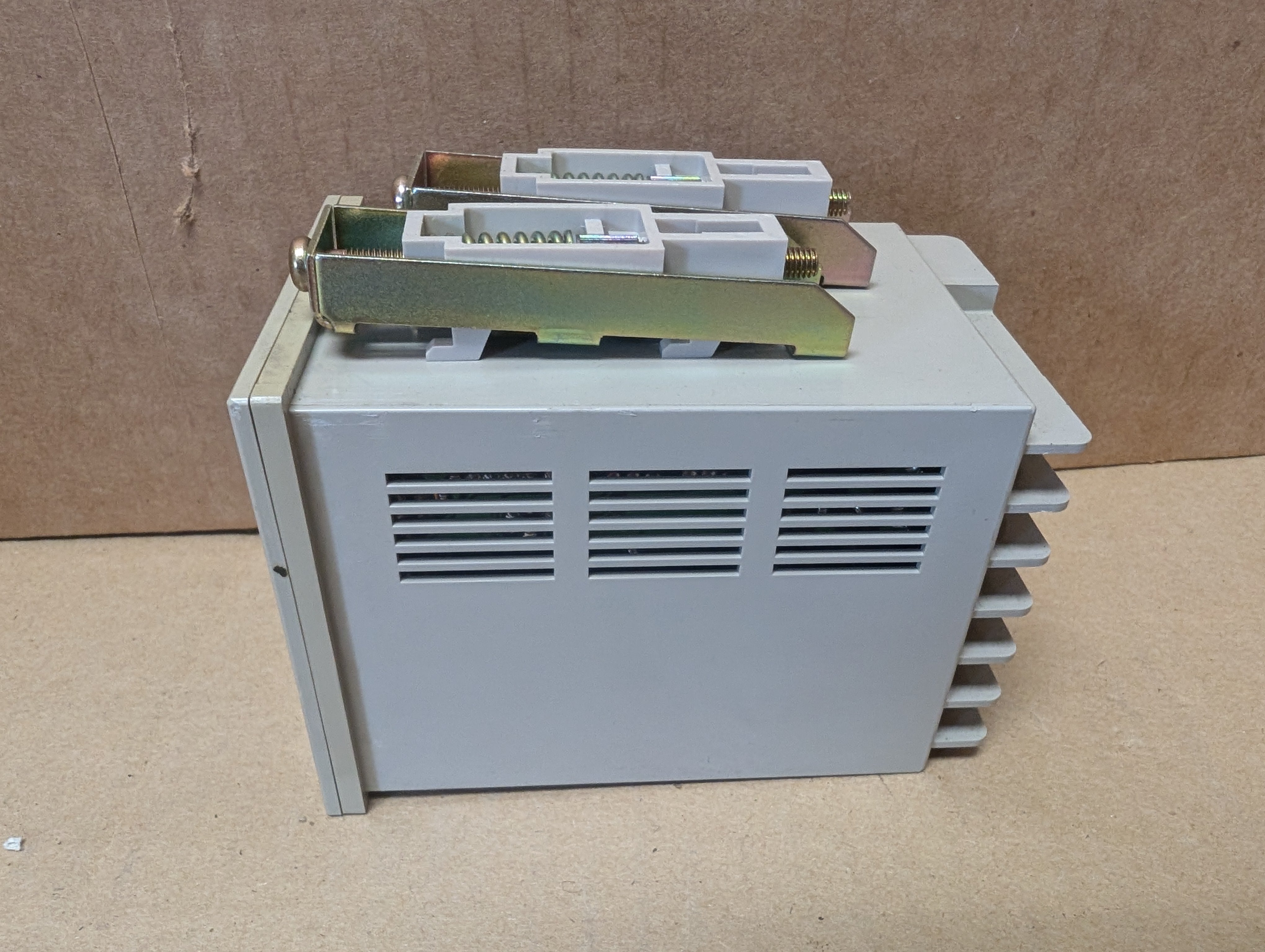 Omron E5BS-R1P Temperature Controller Used