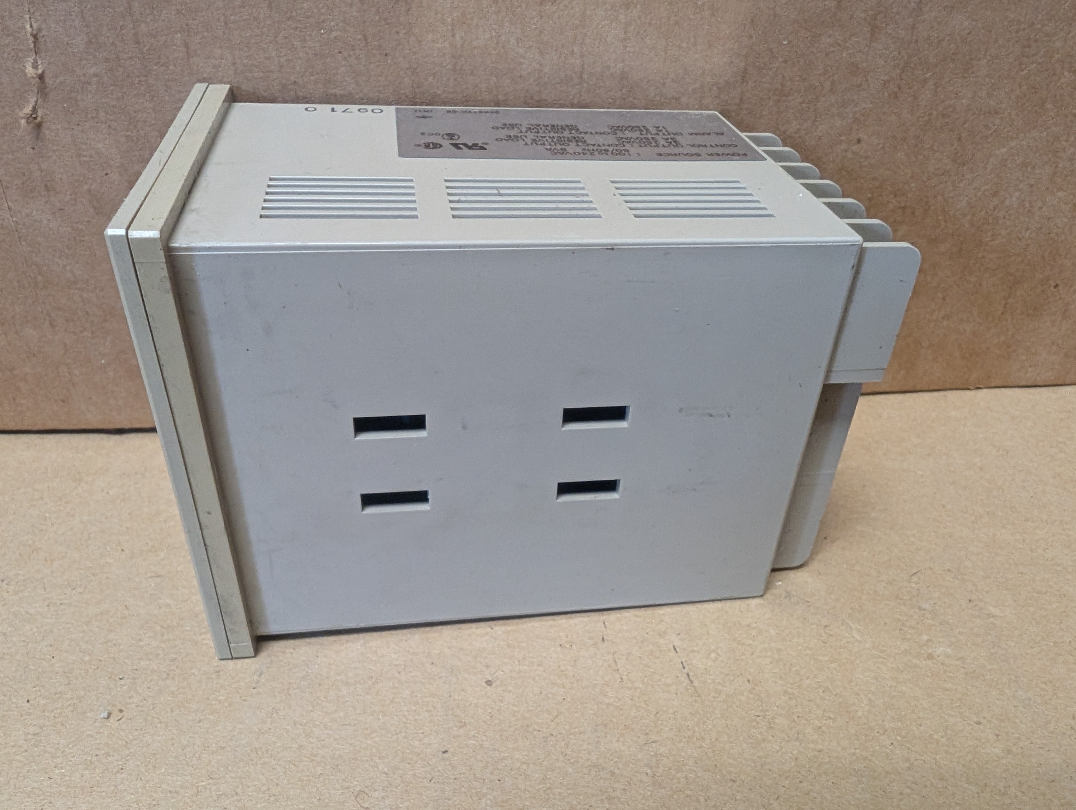 Omron E5BS-R1P Temperature Controller Used