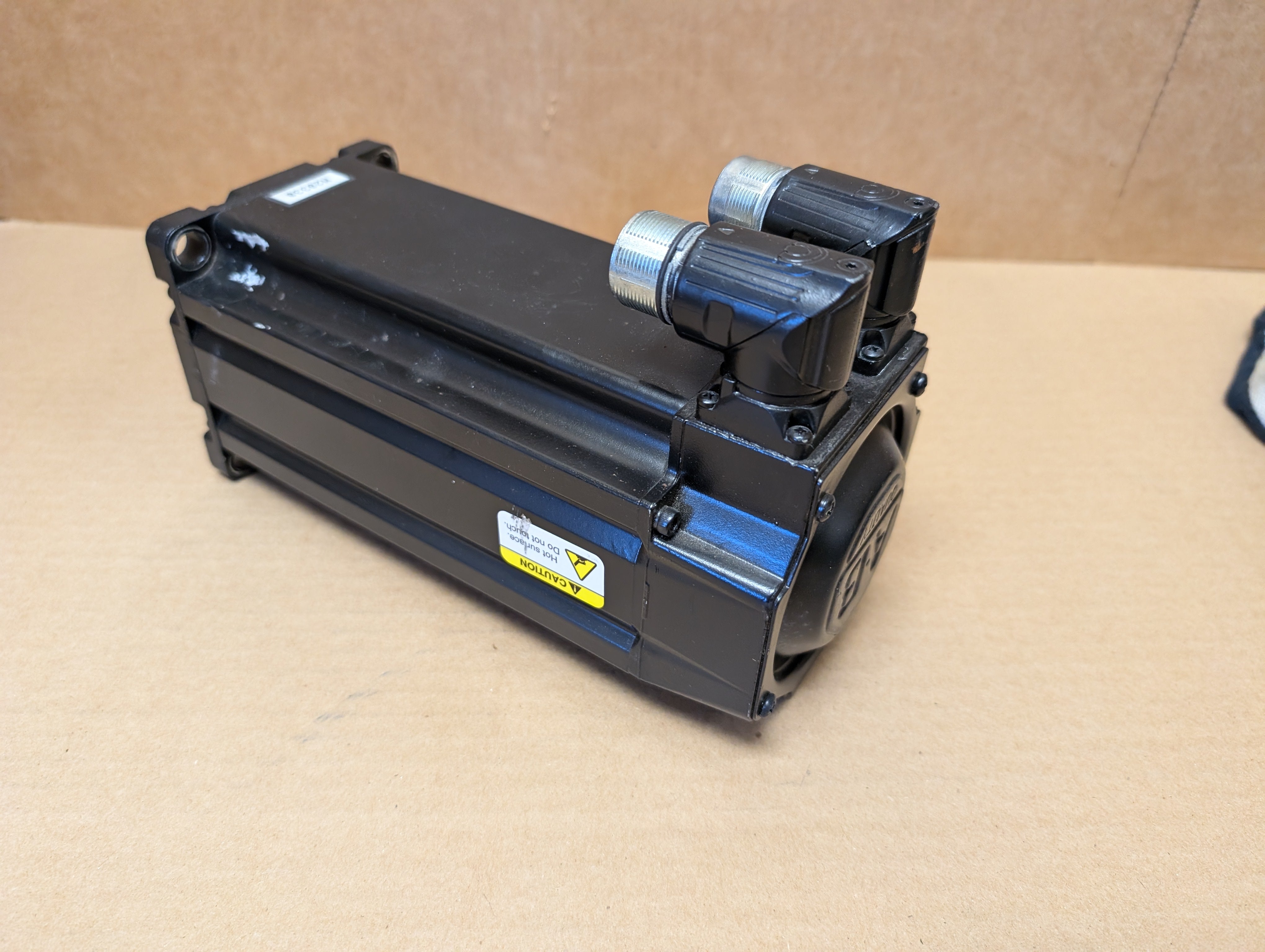 Allen Bradley MPL-A430H-HJ74AA Kinetix 240V AC Inverter Duty Servo Motor Used