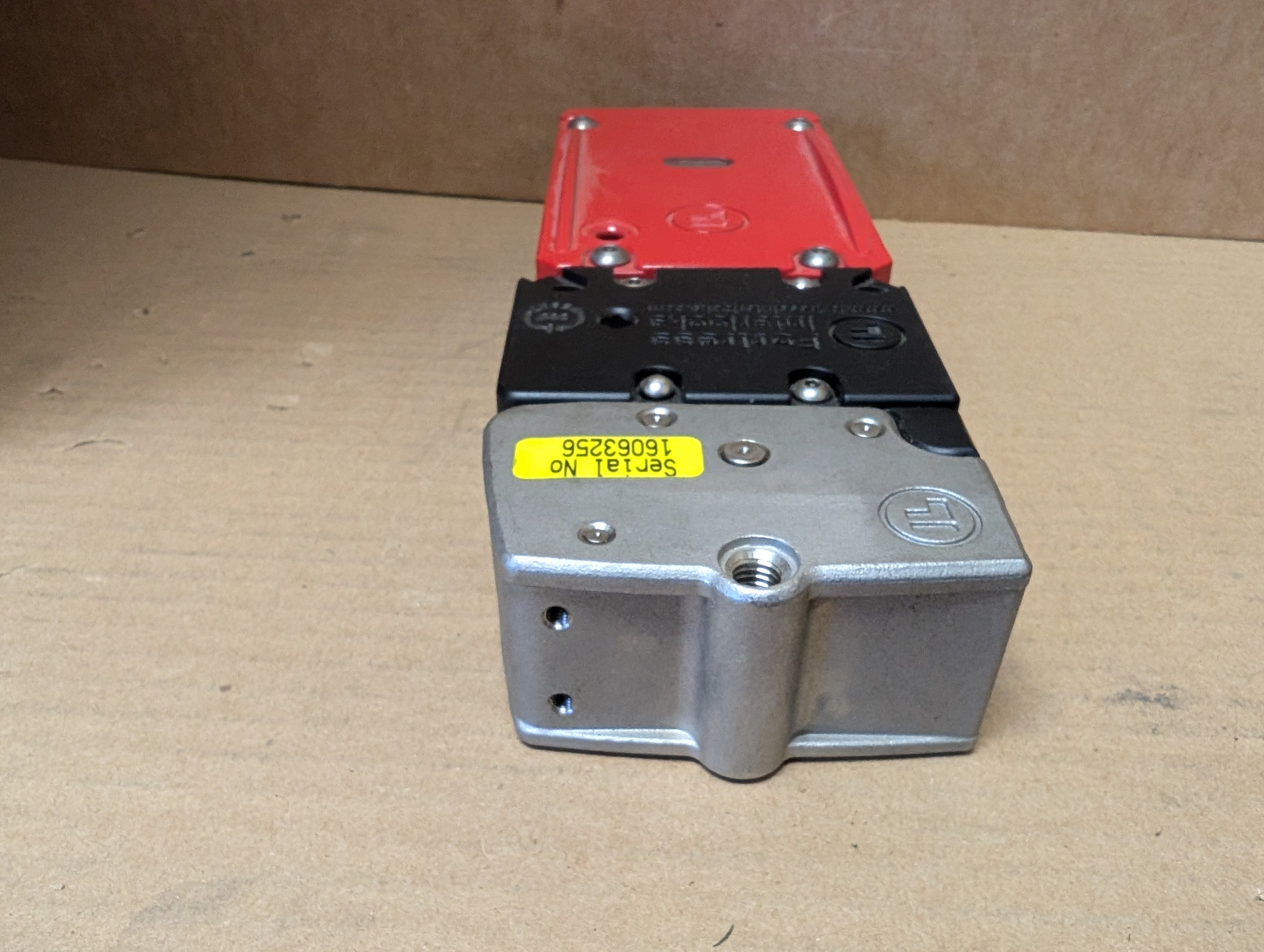 Fortress Interlocks ITM-00041410 EI4I6SR411T03039D800 Solenoid Switch New