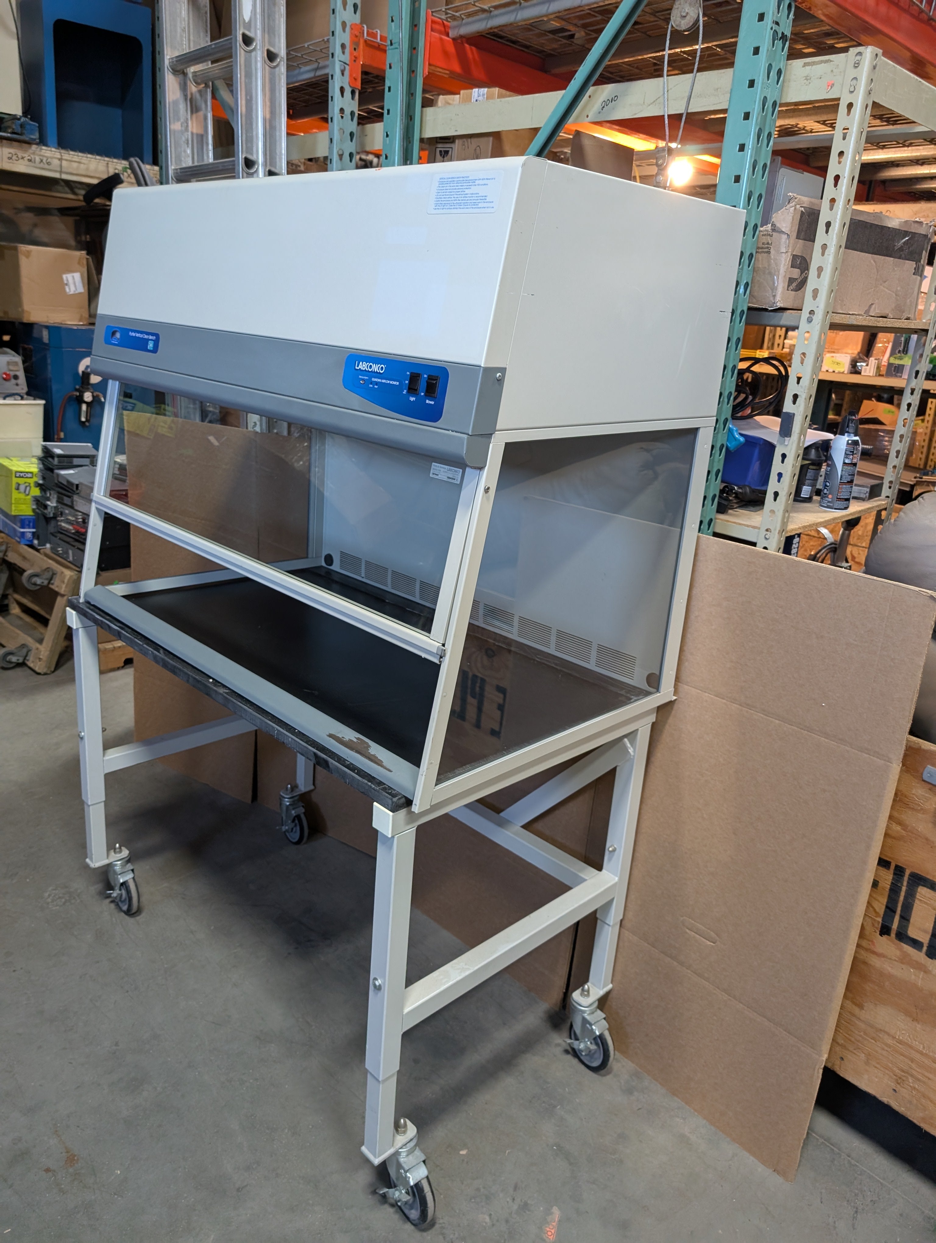 Labconco 3970403 4′ Class 5 Vertical Clean Bench Fume Hood Airflow Monitor Used