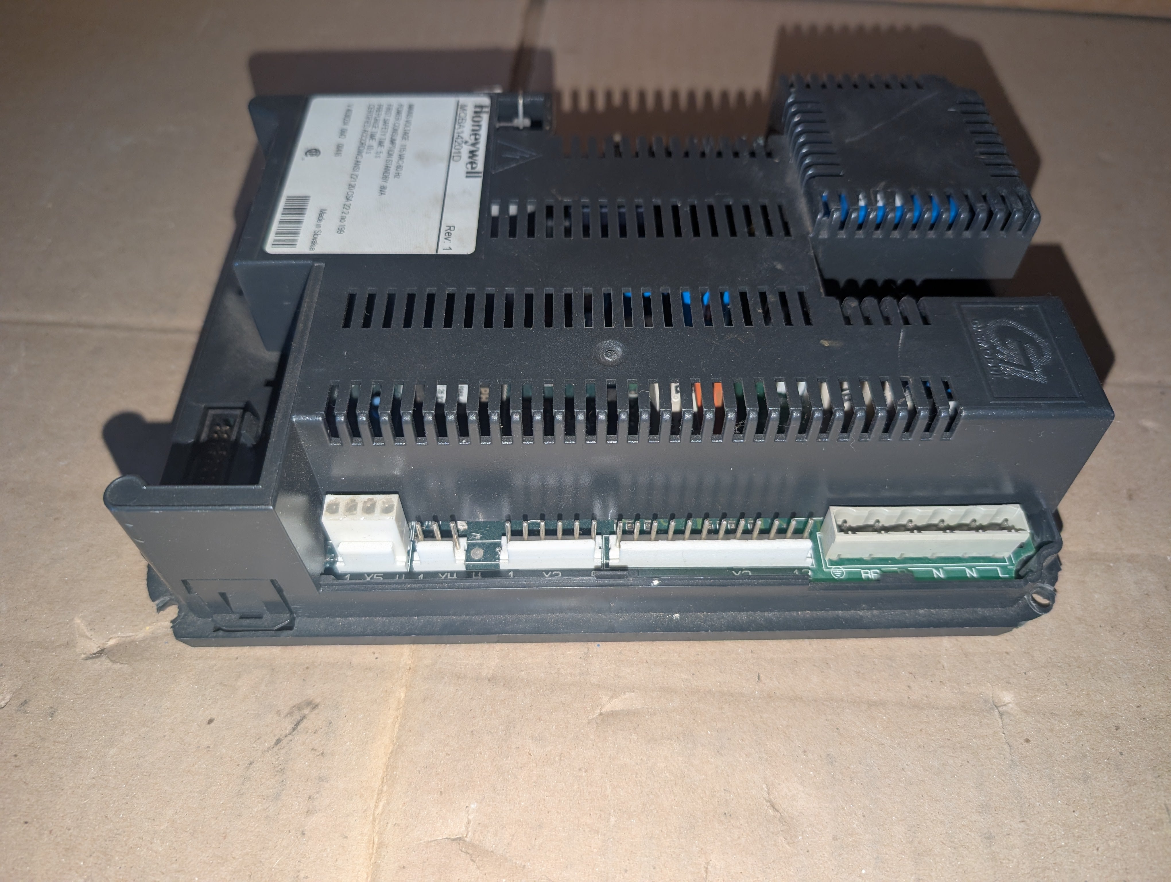 Honeywell Weil-McLain Ultra Control Boiler Control 383-500-190, MCBA14201D Used