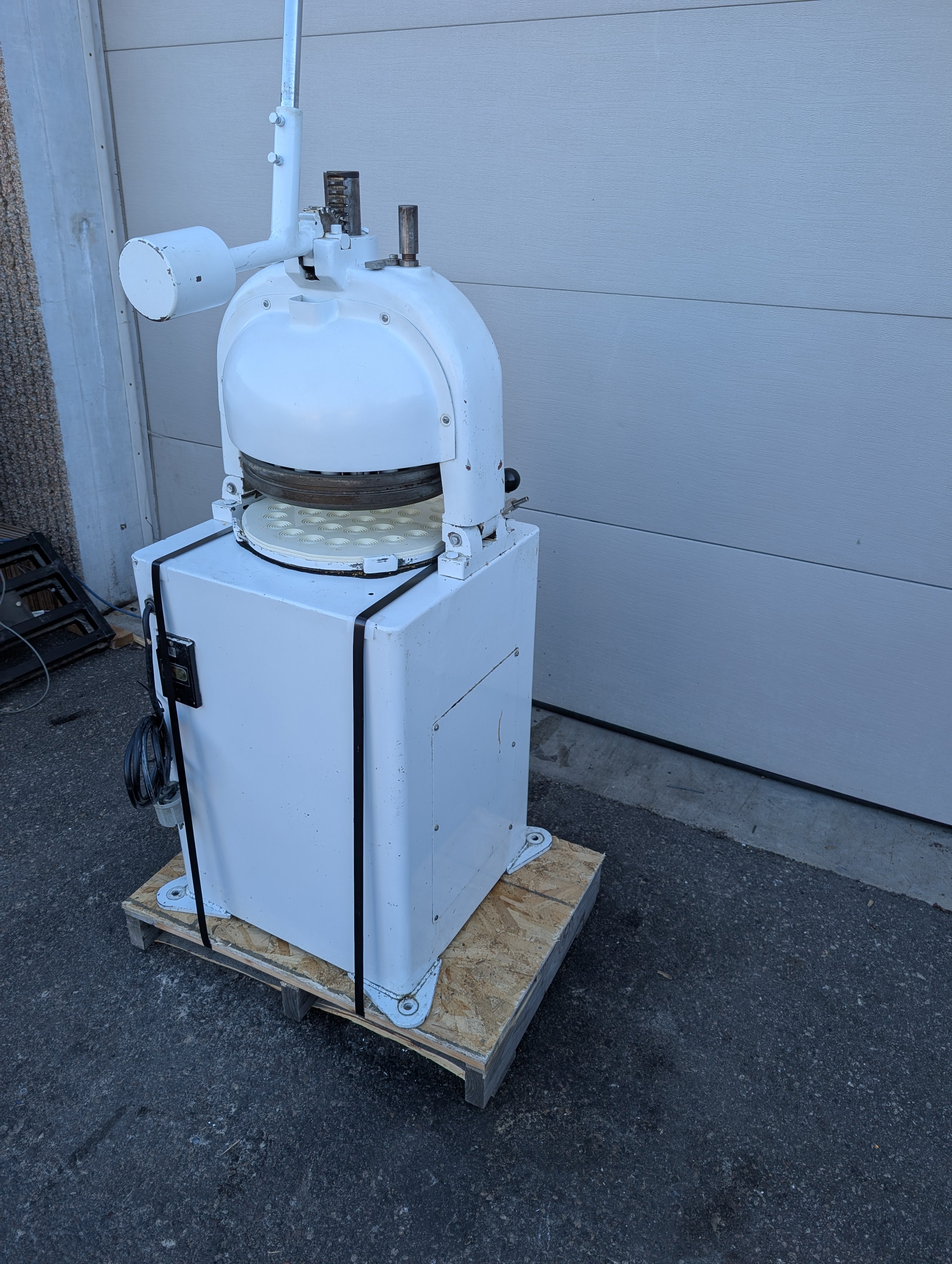 Gemini Model TP 360  Bun Divider/Rounder 220V 3 Ph 36 Pc US Made Used