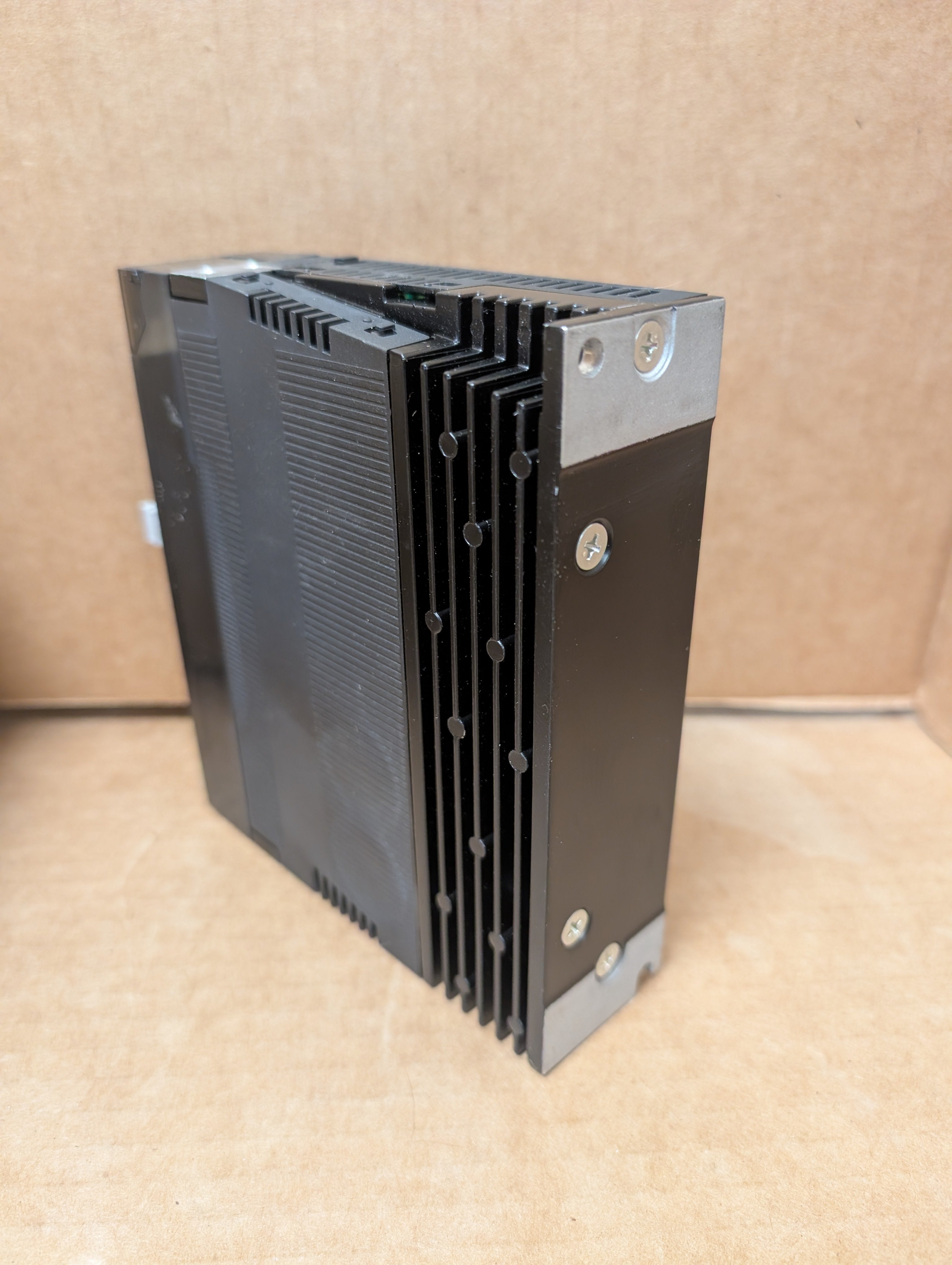 Omron R88D-KN01L-ML2 AC Servo Driver 100-120V Input 1 Ph, 0-120V Output 3 Ph New