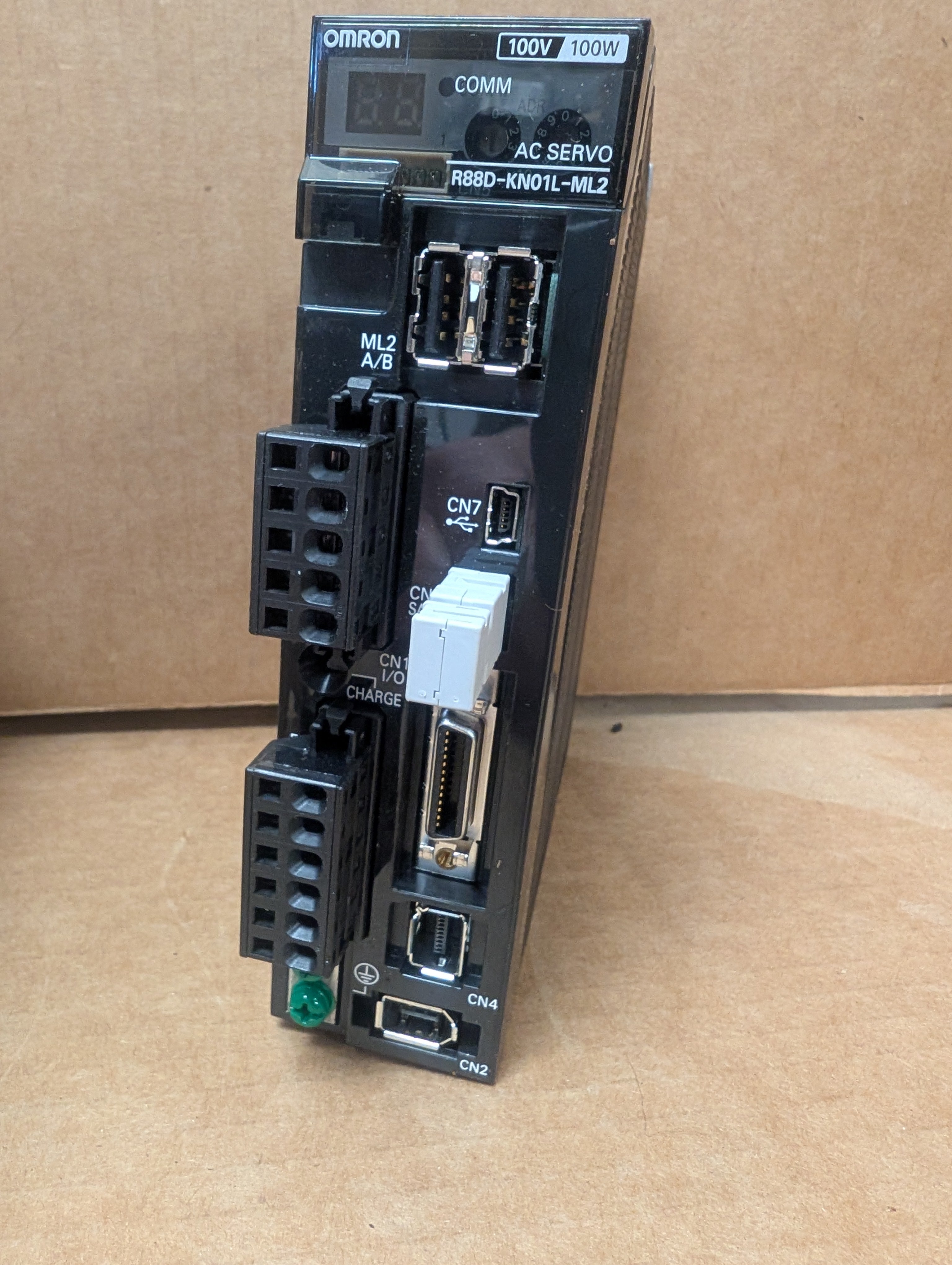 Omron R88D-KN01L-ML2 AC Servo Driver 100-120V Input 1 Ph, 0-120V Output 3 Ph New