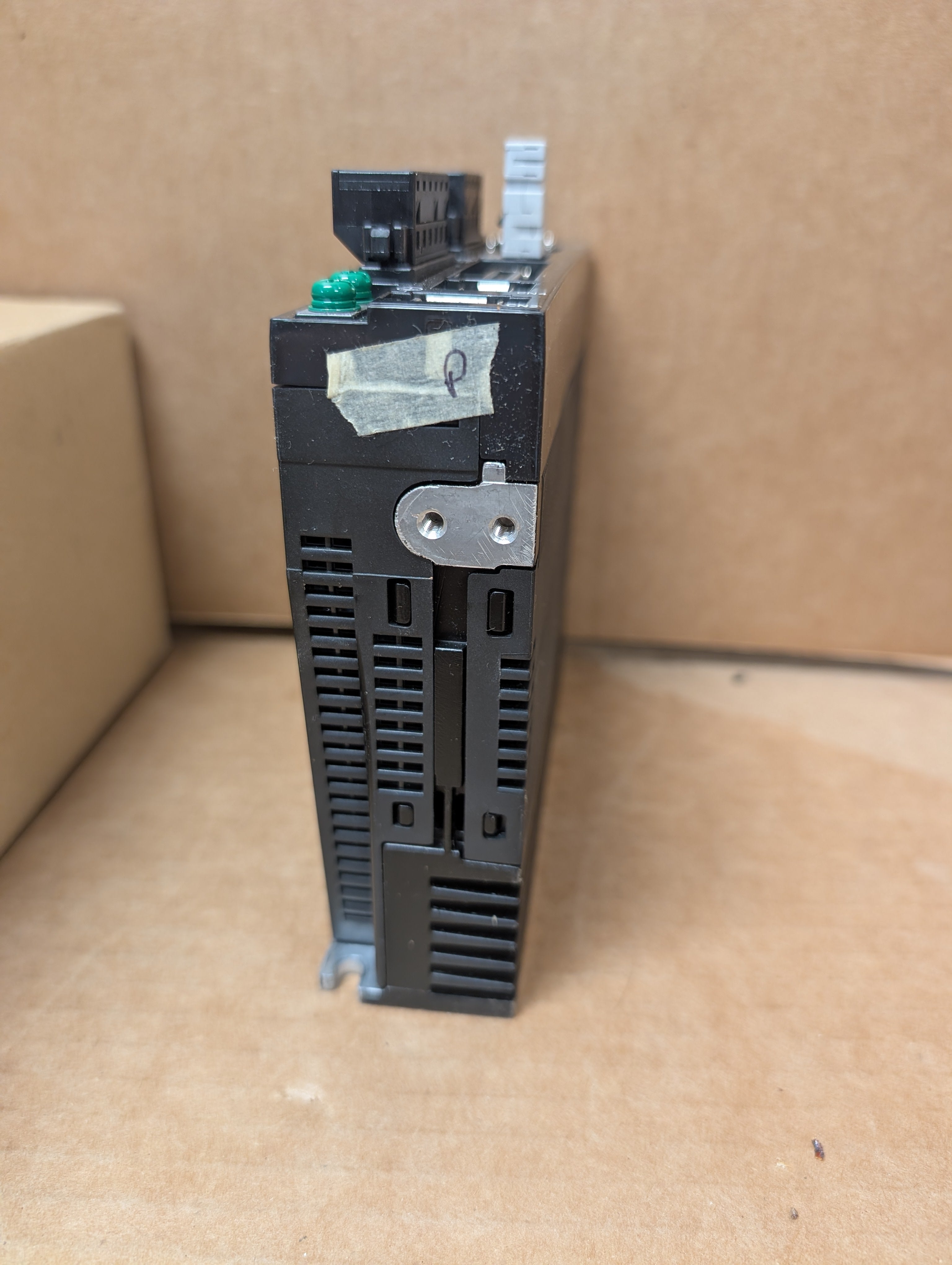 Omron R88D-KN01L-ML2 AC Servo Driver 100-120V Input 1 Ph, 0-120V Output 3 Ph New