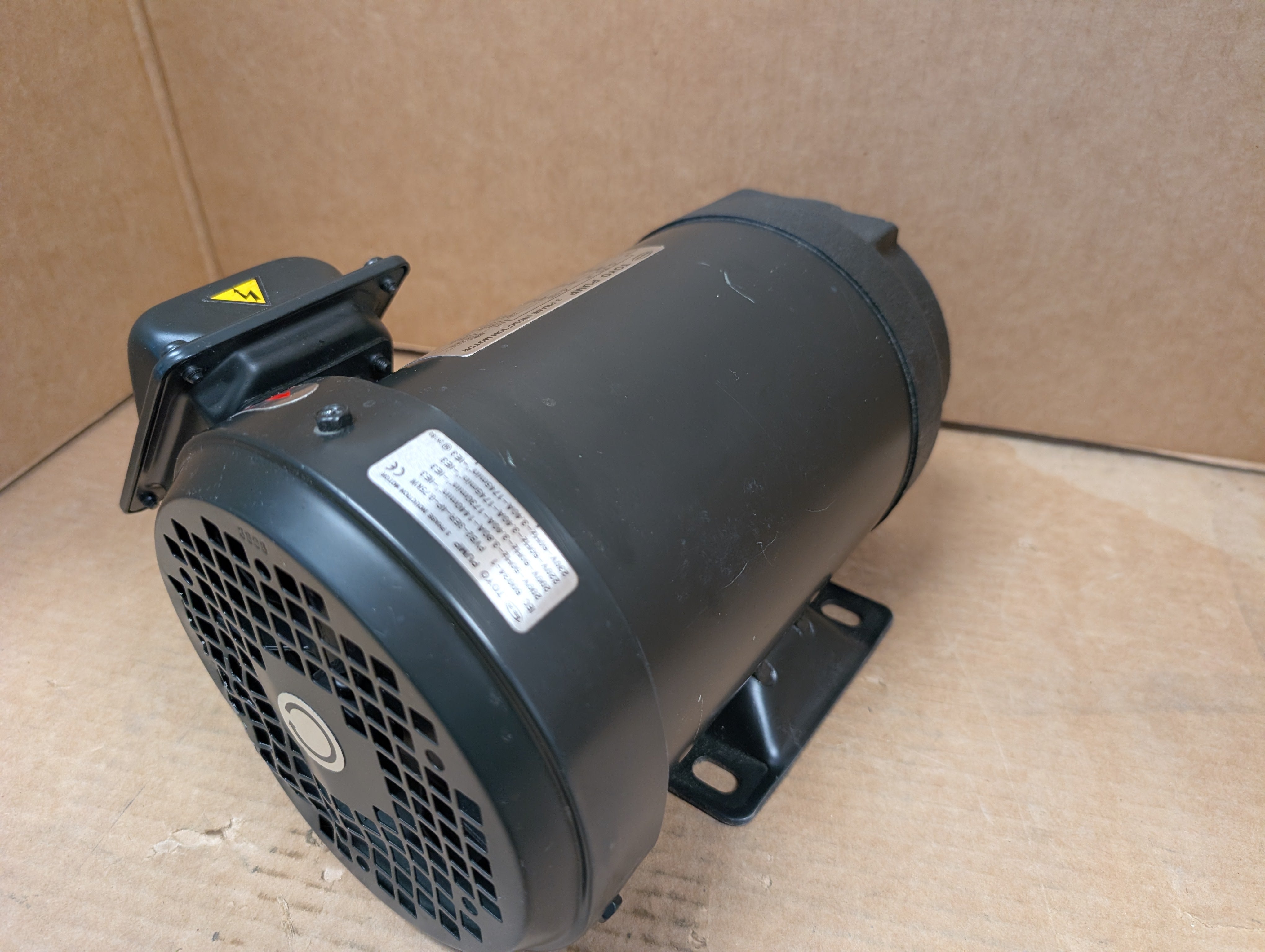 Toshiba IKH3-FCKLK21E Toyo Pump Motor .75 kW 3PH 200-230V New w/Dented Cover
