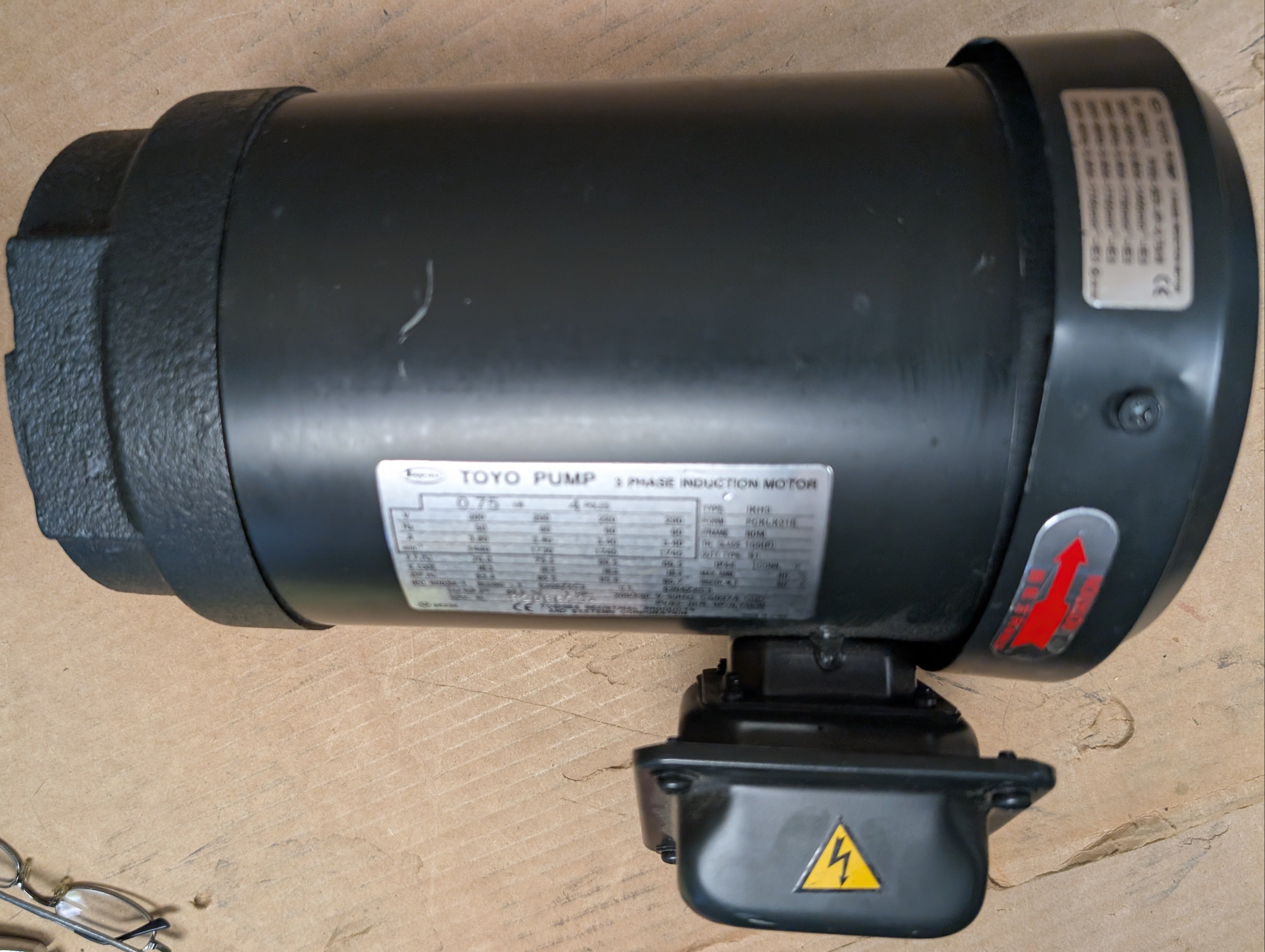Toshiba IKH3-FCKLK21E Toyo Pump Motor .75 kW 3PH 200-230V New w/Dented Cover