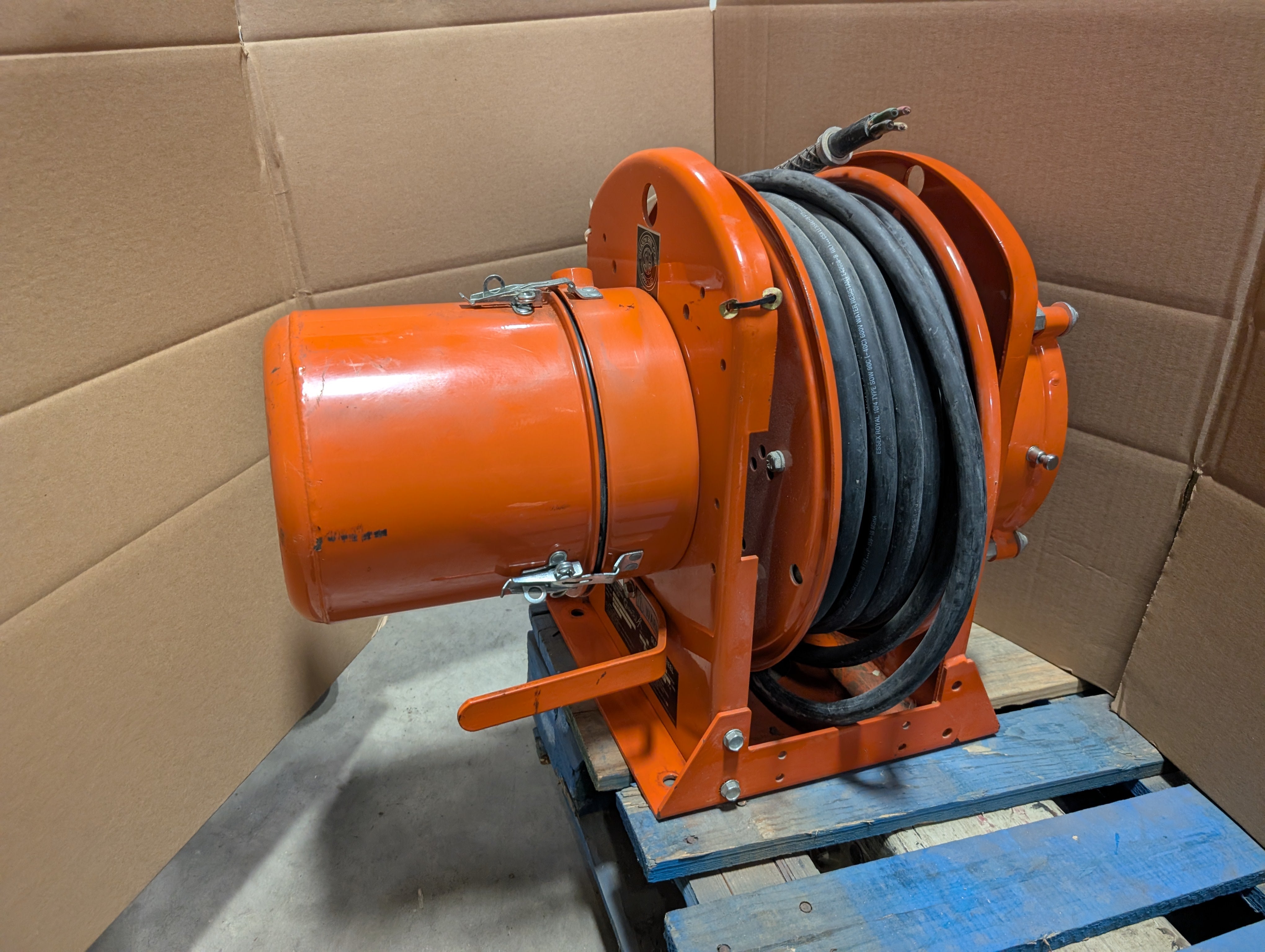 Gleason S16751-43-12-1, 33' 10 AWG 4 Wire SO 150 FPM 35 AMP Power Reel