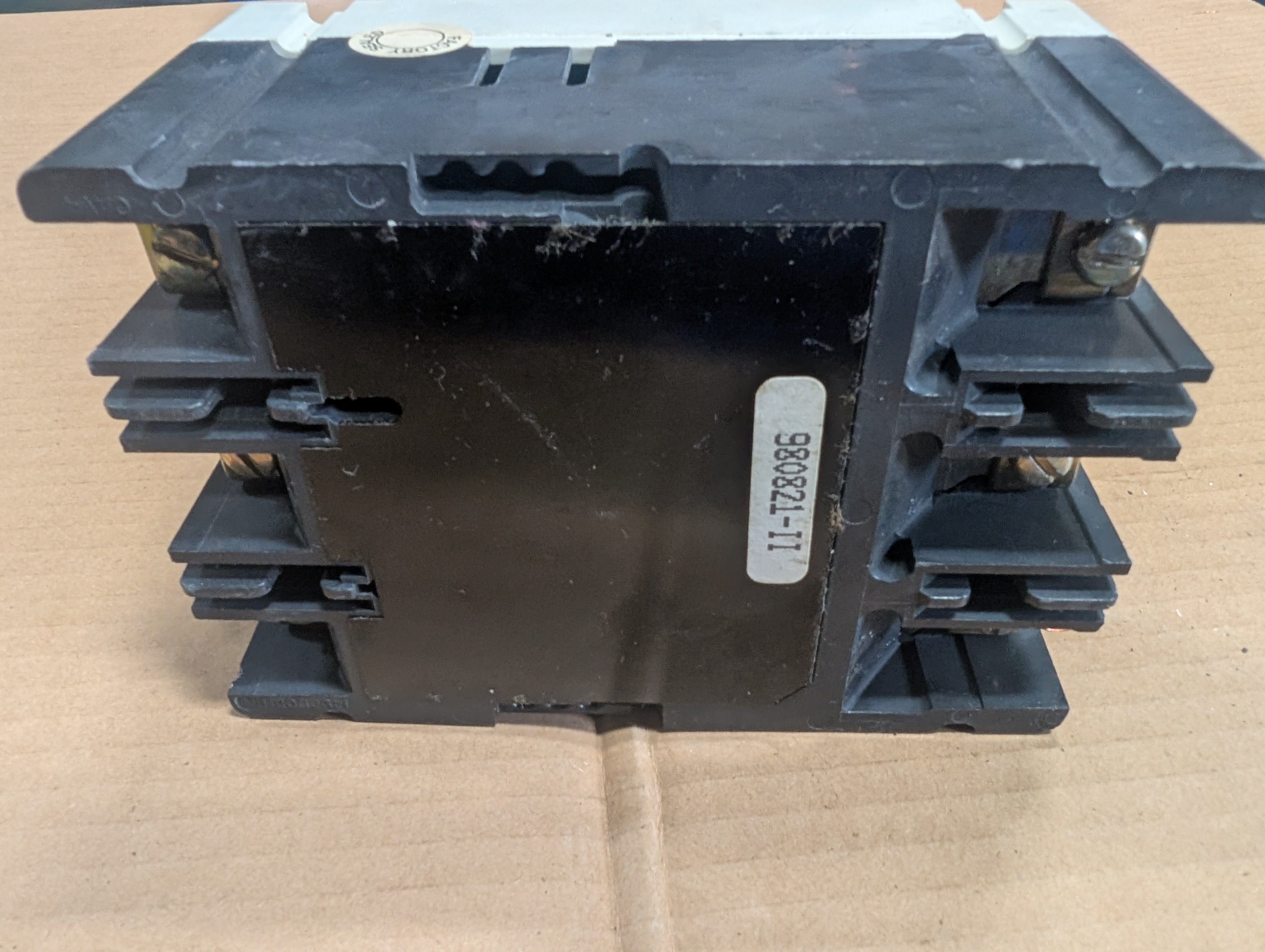 Eaton FDB3100L 600V 100A Circuit Breaker 6638C31G96 3 Pole 250 VDC Used