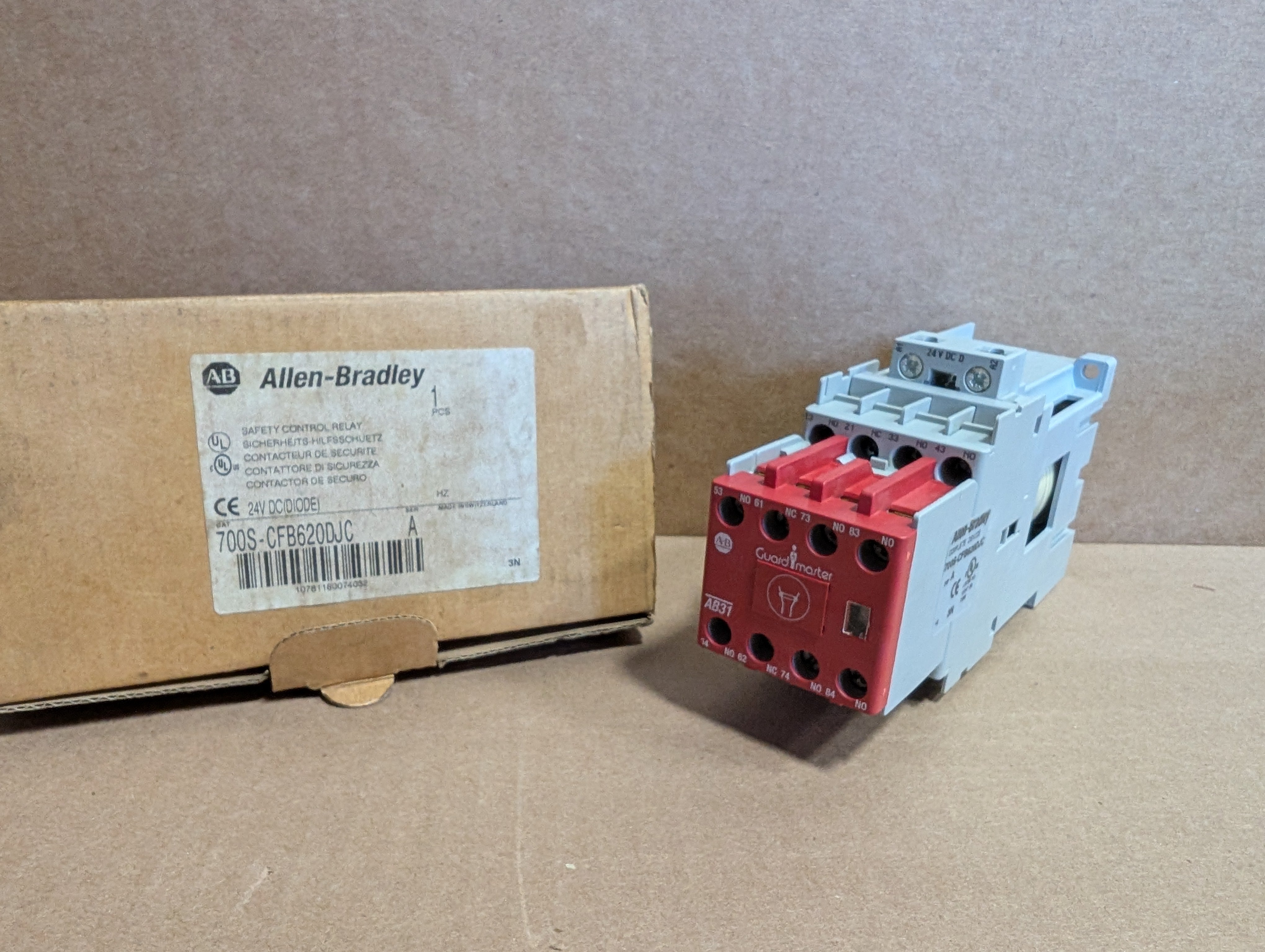 Allen Bradley 700S-CFB620DJC Ser. A Safety Control Relay  New NIB