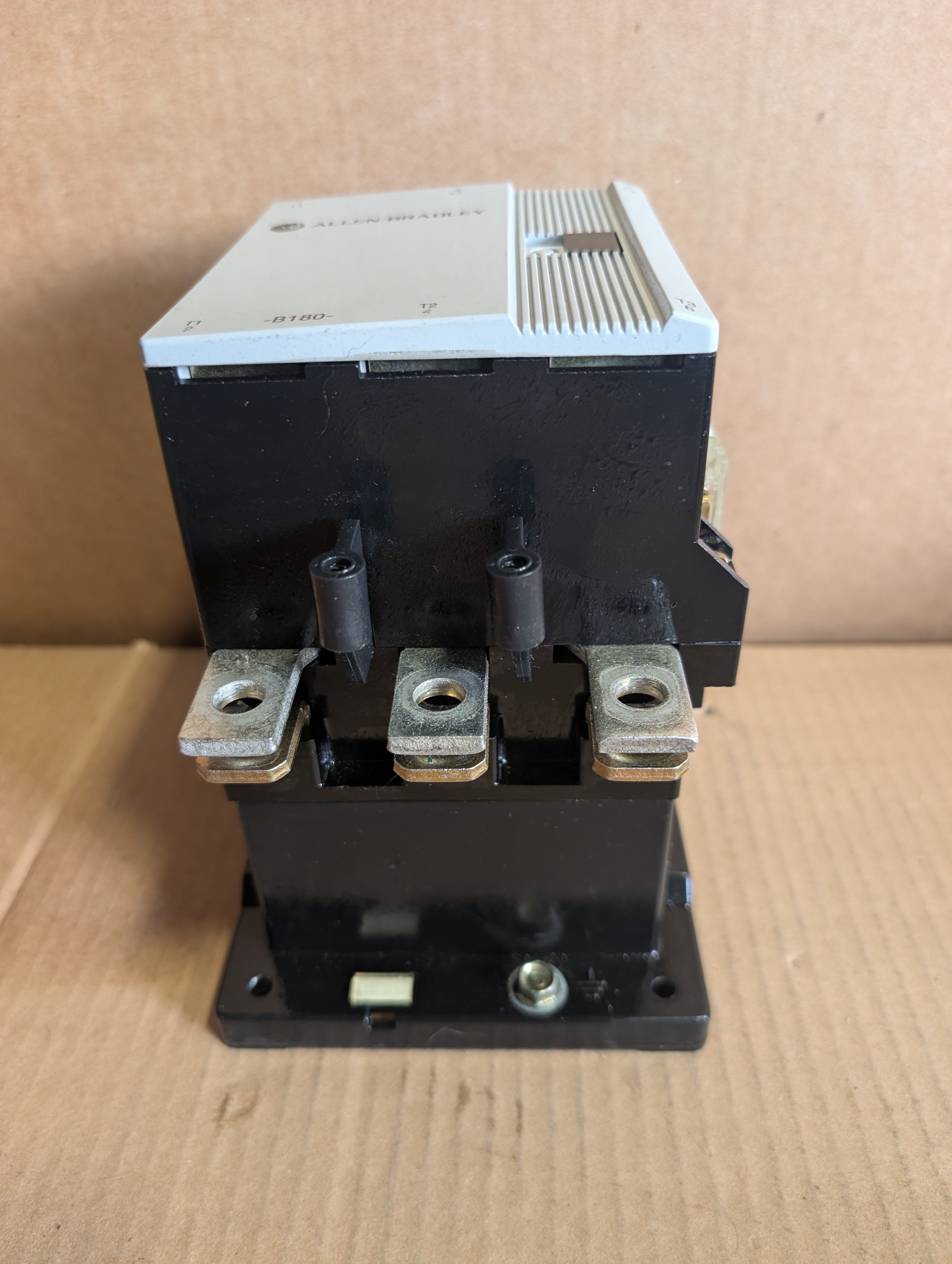 Allen Bradley 100-B180NA3 Contactor 150HP 480V 180A Used