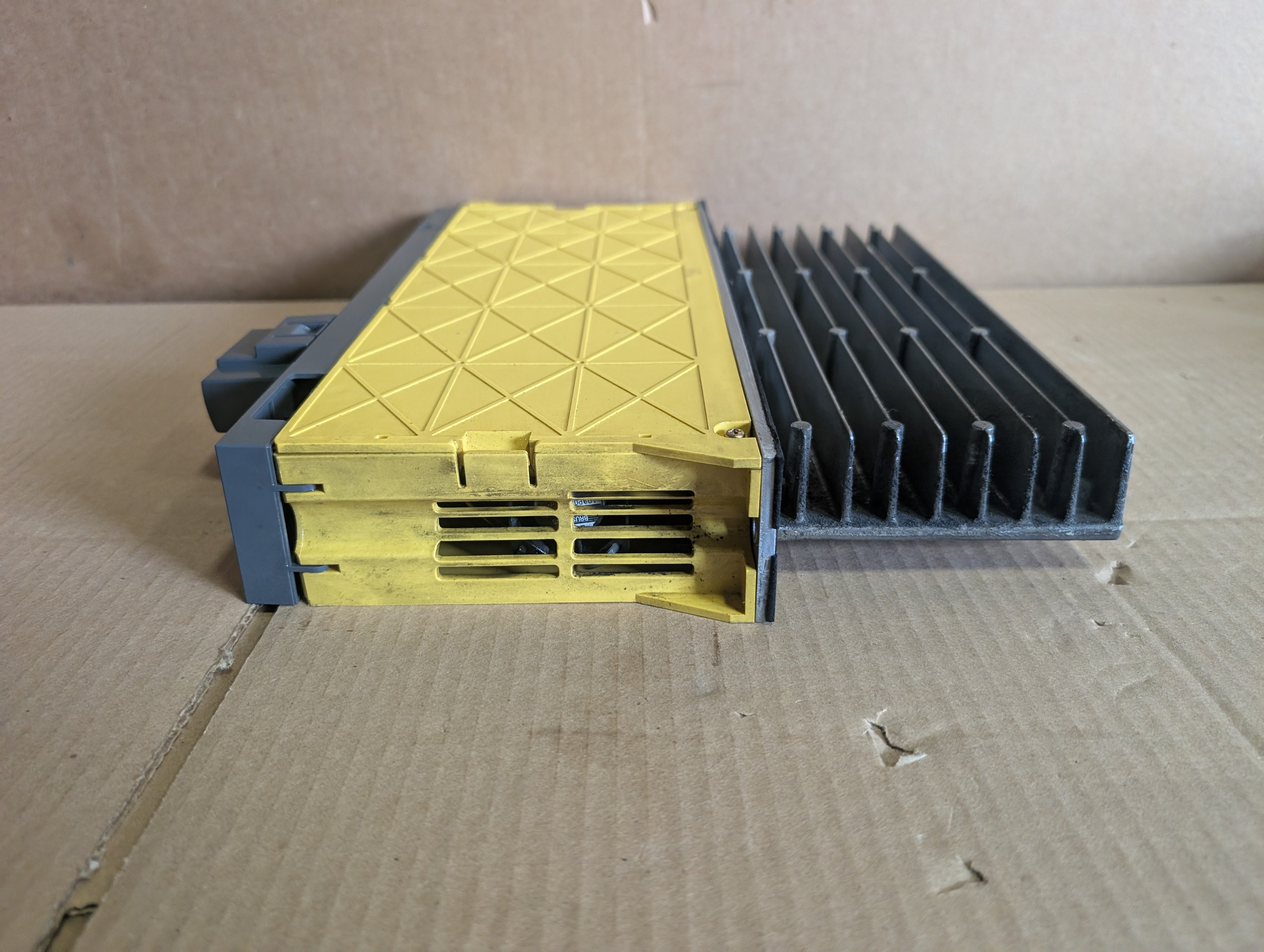 Fanuc A06B-6096-H105 E Servo Amplifier Module Used "NO BATTERY"