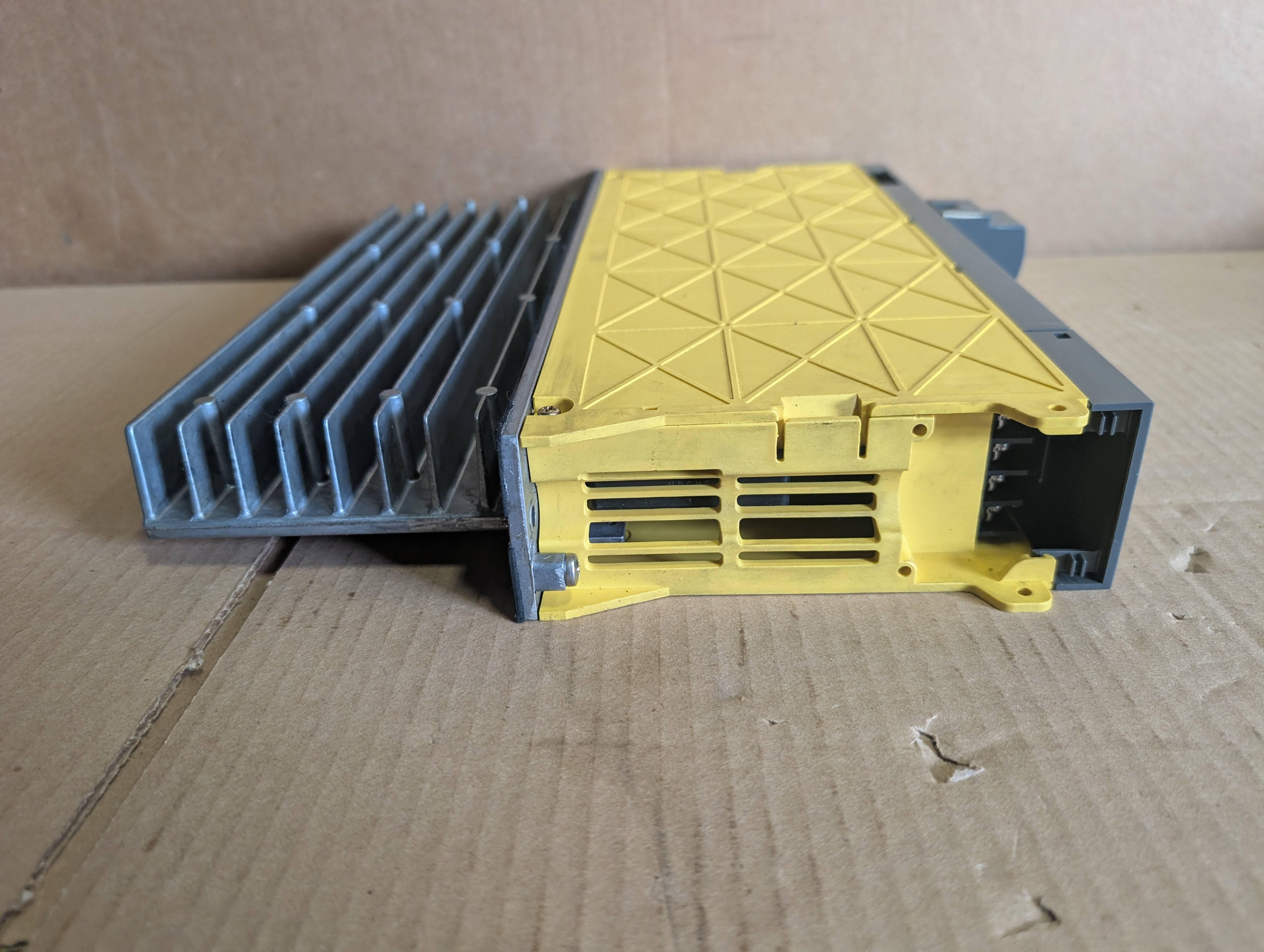Fanuc A06B-6096-H105 E Servo Amplifier Module Used "NO BATTERY"