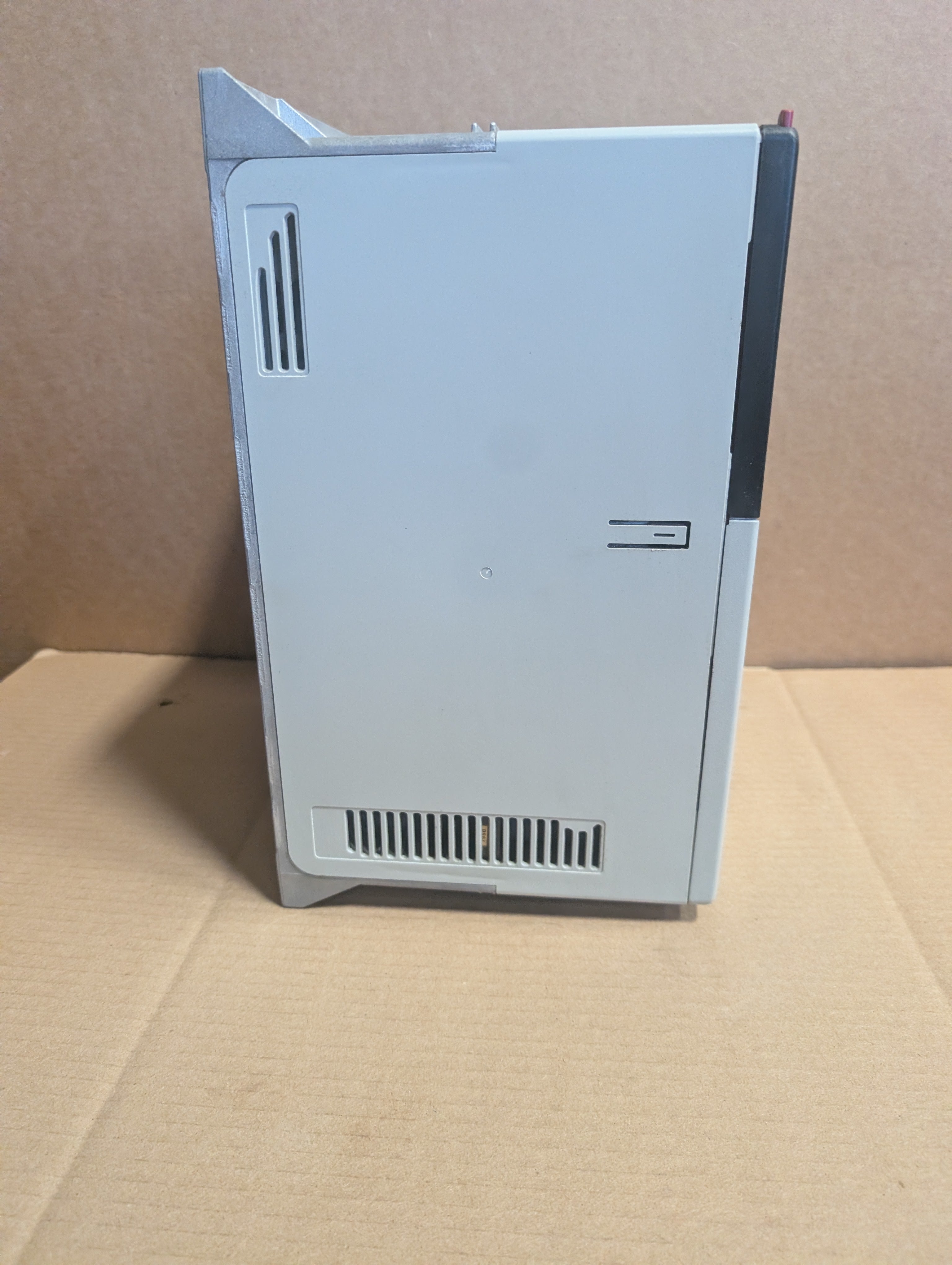 Allen Bradley 20 HP Powerflex 700 20BD027A3AYNAND0 Ser. B 480V 4.010 Used