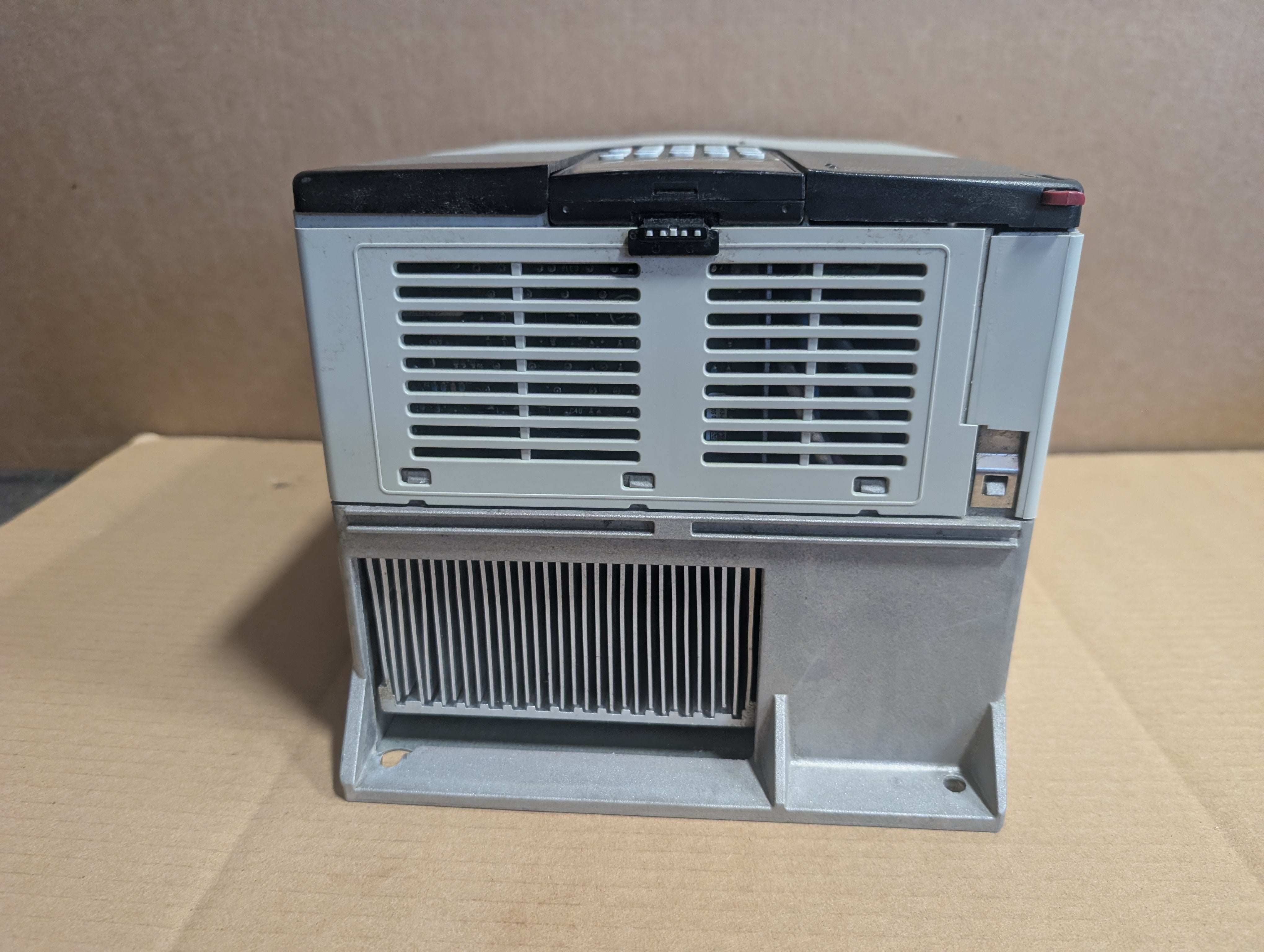 Allen Bradley 20 HP Powerflex 700 20BD027A3AYNAND0 Ser. B 480V 4.010 Used