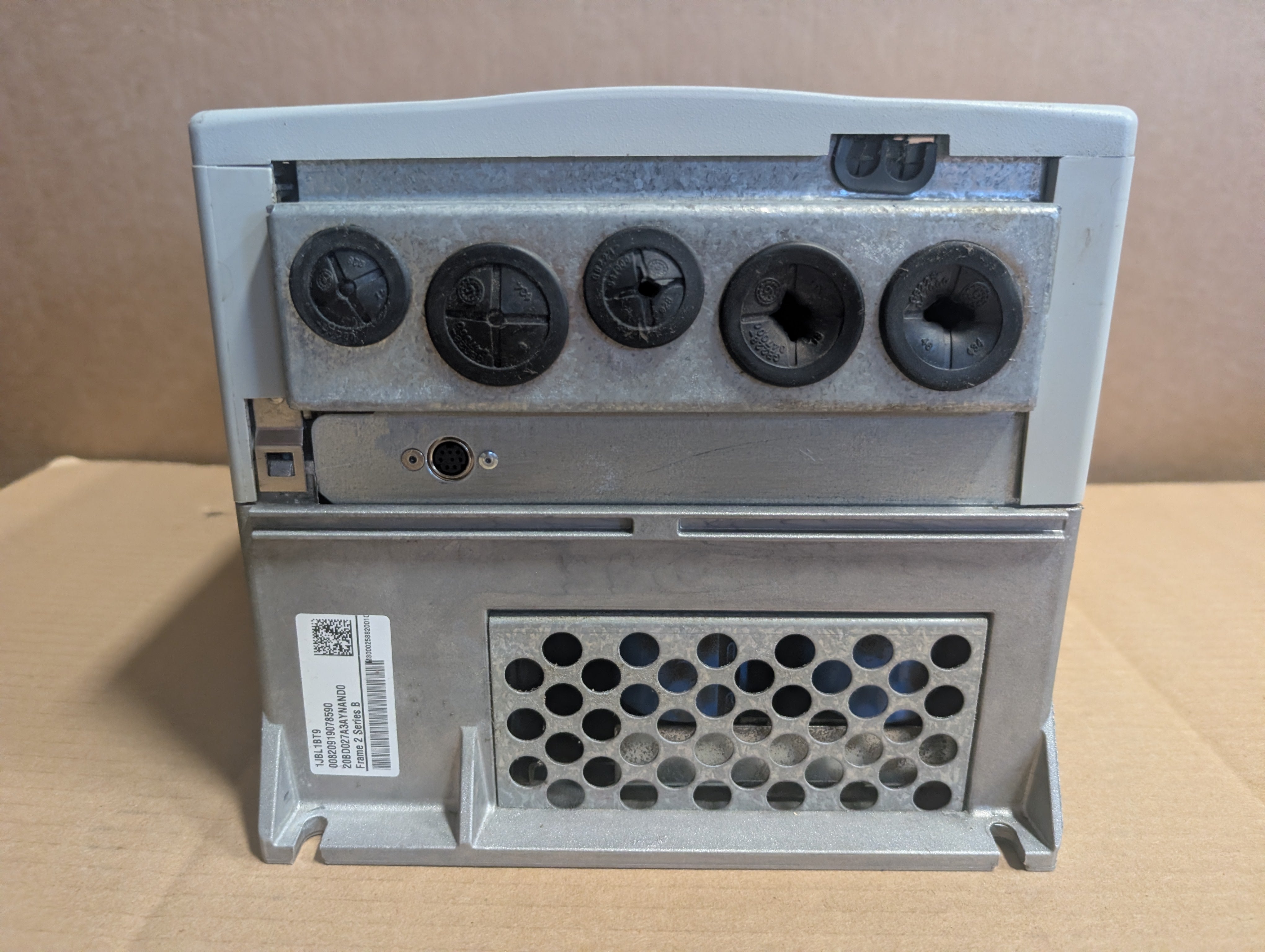 Allen Bradley 20 HP Powerflex 700 20BD027A3AYNAND0 Ser. B 480V 4.010 Used