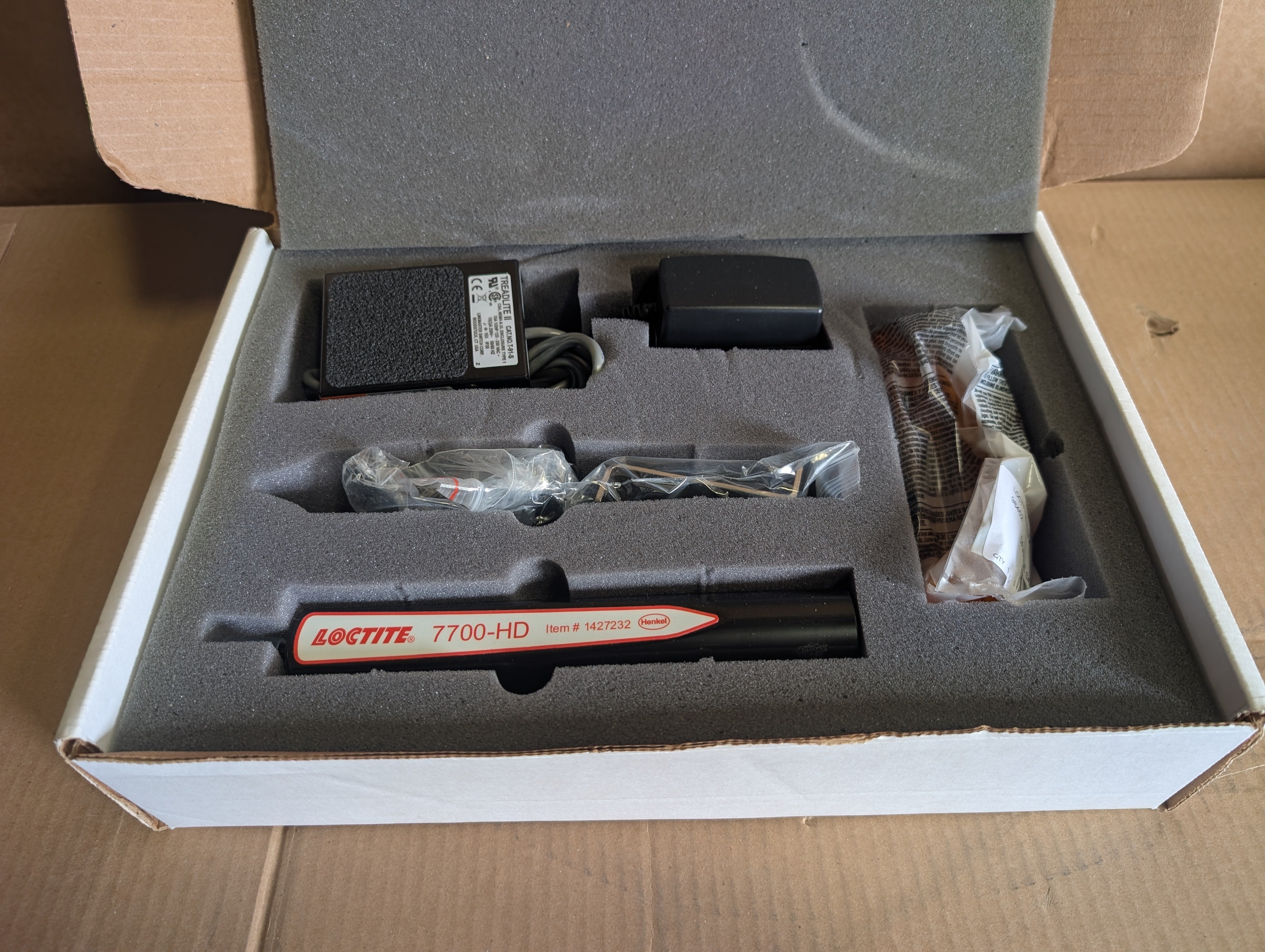 Loctite 7700 Henkel 1427232 LED Light Source w/Foot Switch New