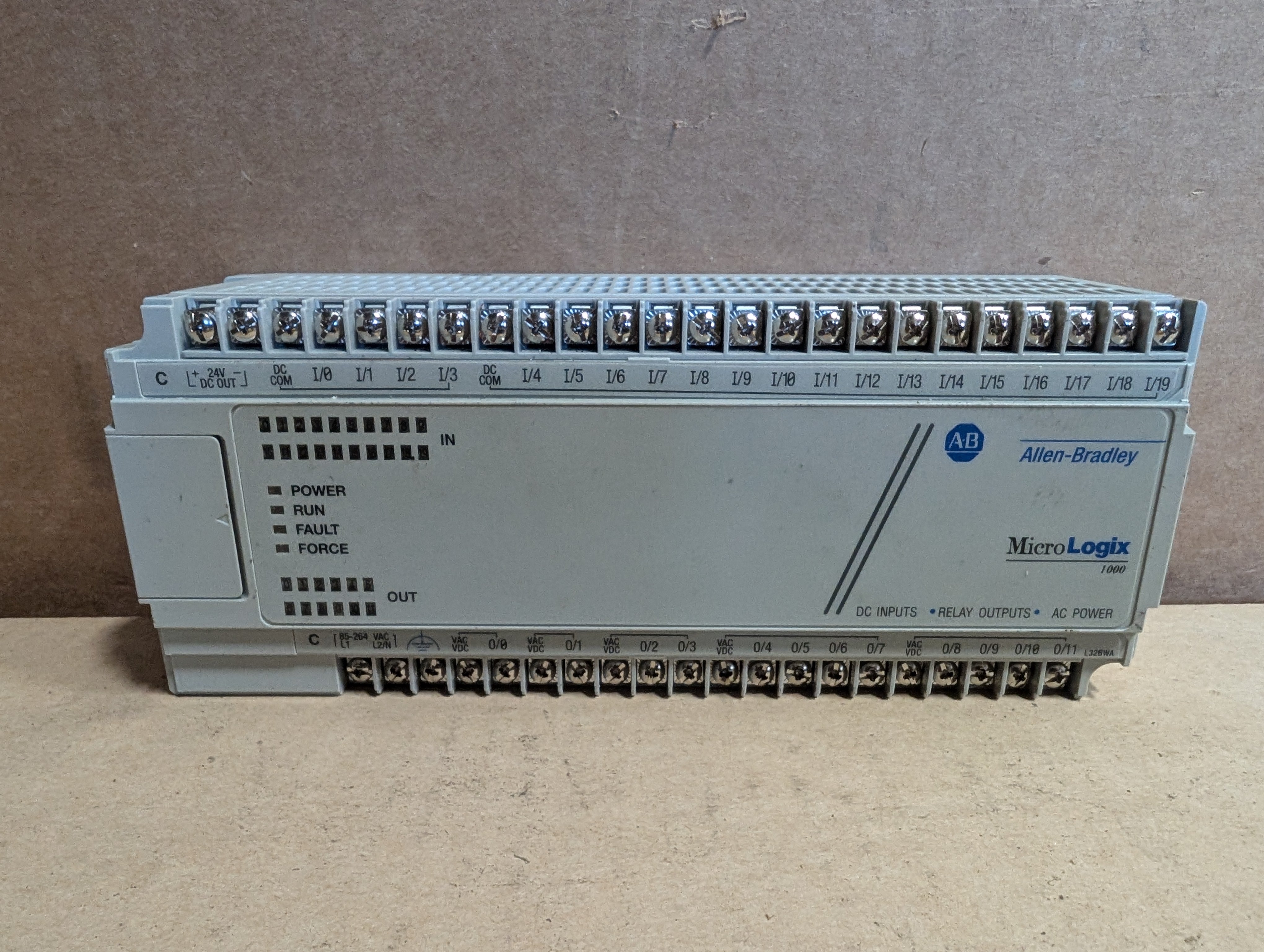 Allen Bradley MicroLogix 1000 1761-L32BWA Ser. E FRN 1.0 Used