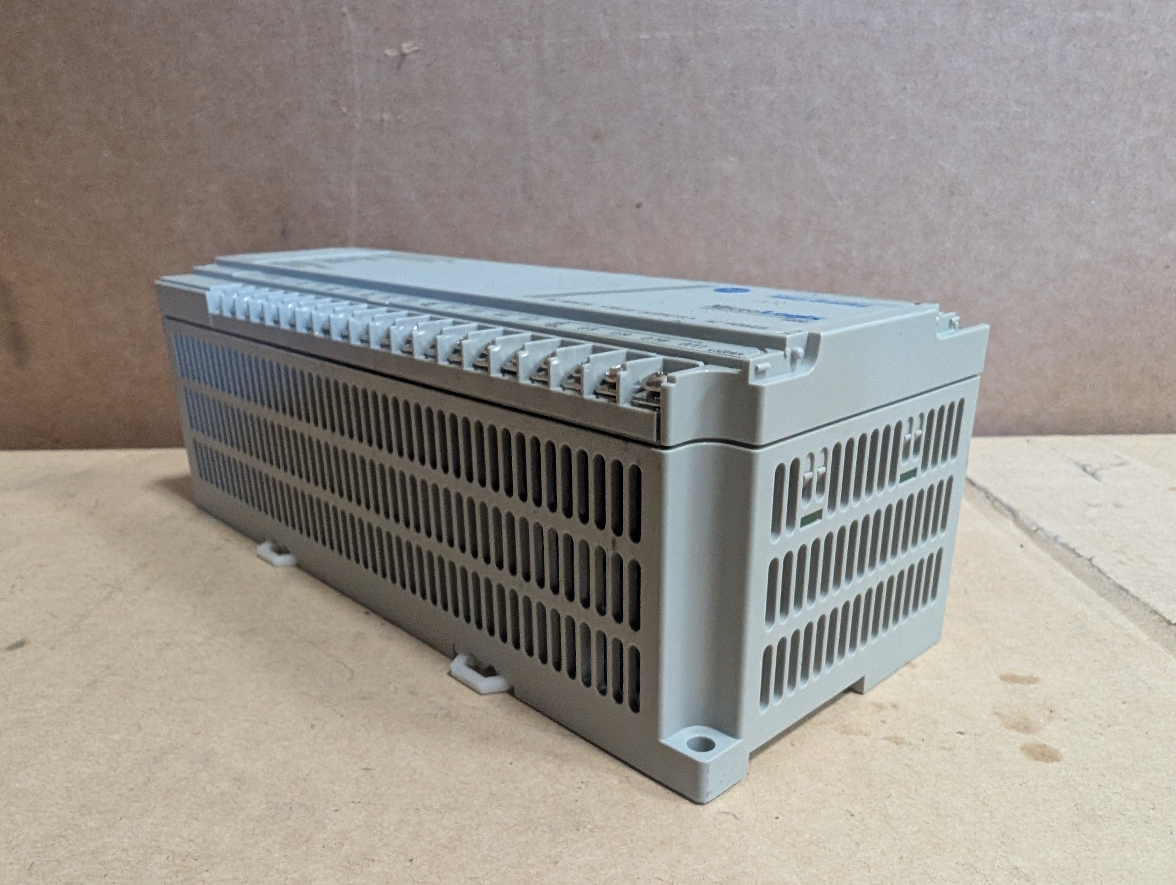 Allen Bradley MicroLogix 1000 1761-L32BWA Ser. E FRN 1.0 Used